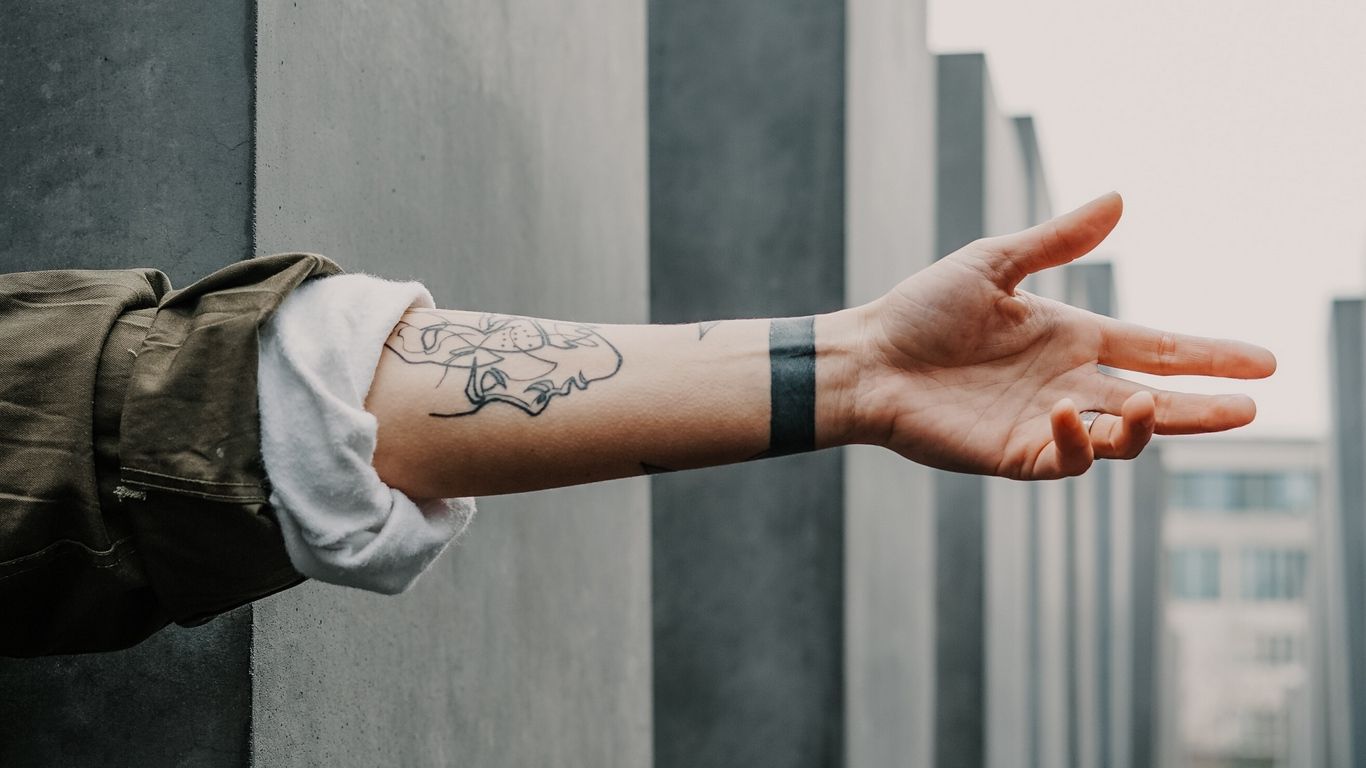 Braccio con tatuaggio, 1366x768 720p, Ultrabook