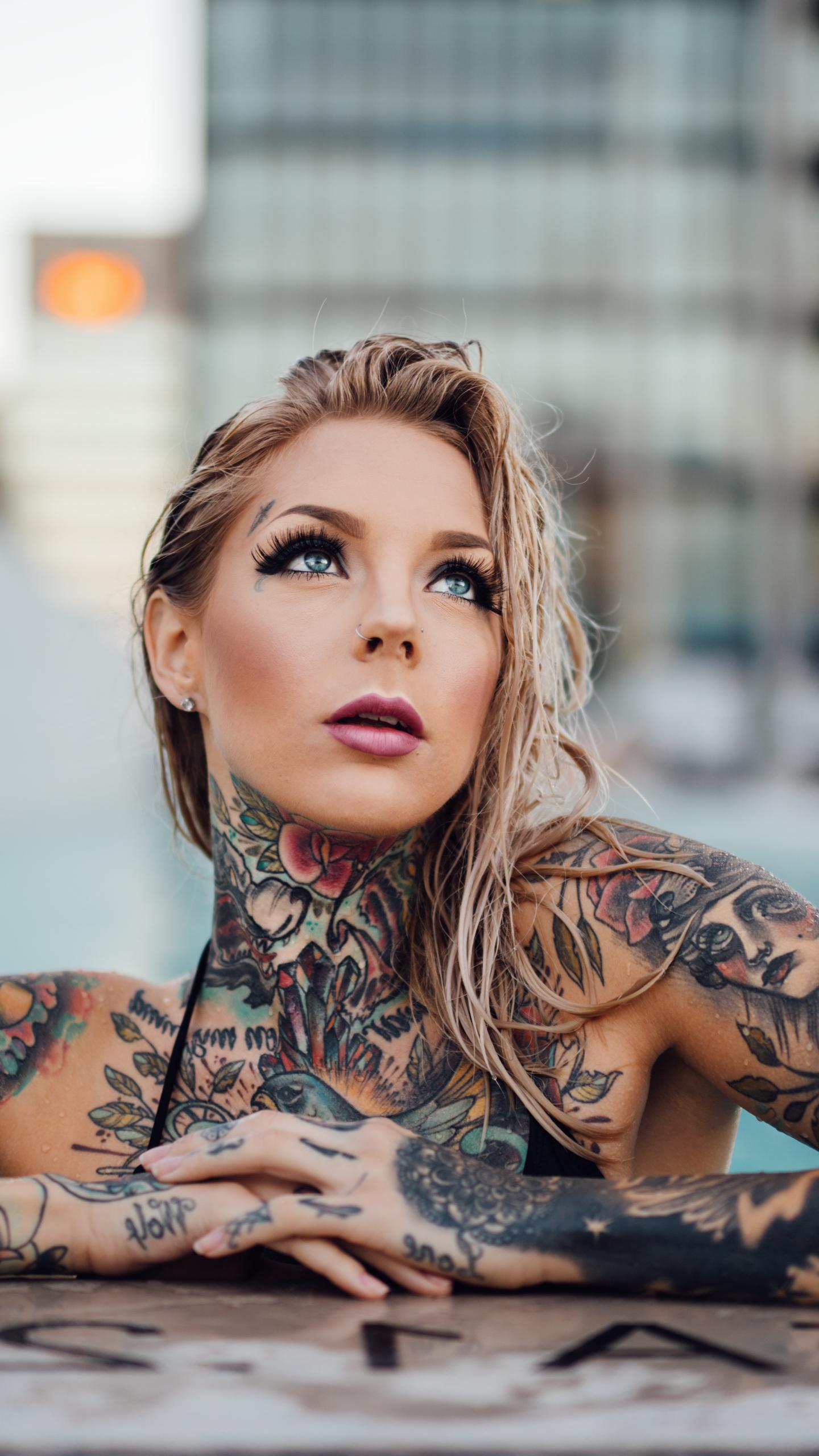 Donna con tatuaggi corpo, 1440x2560 Full HD Verticale, iPhone