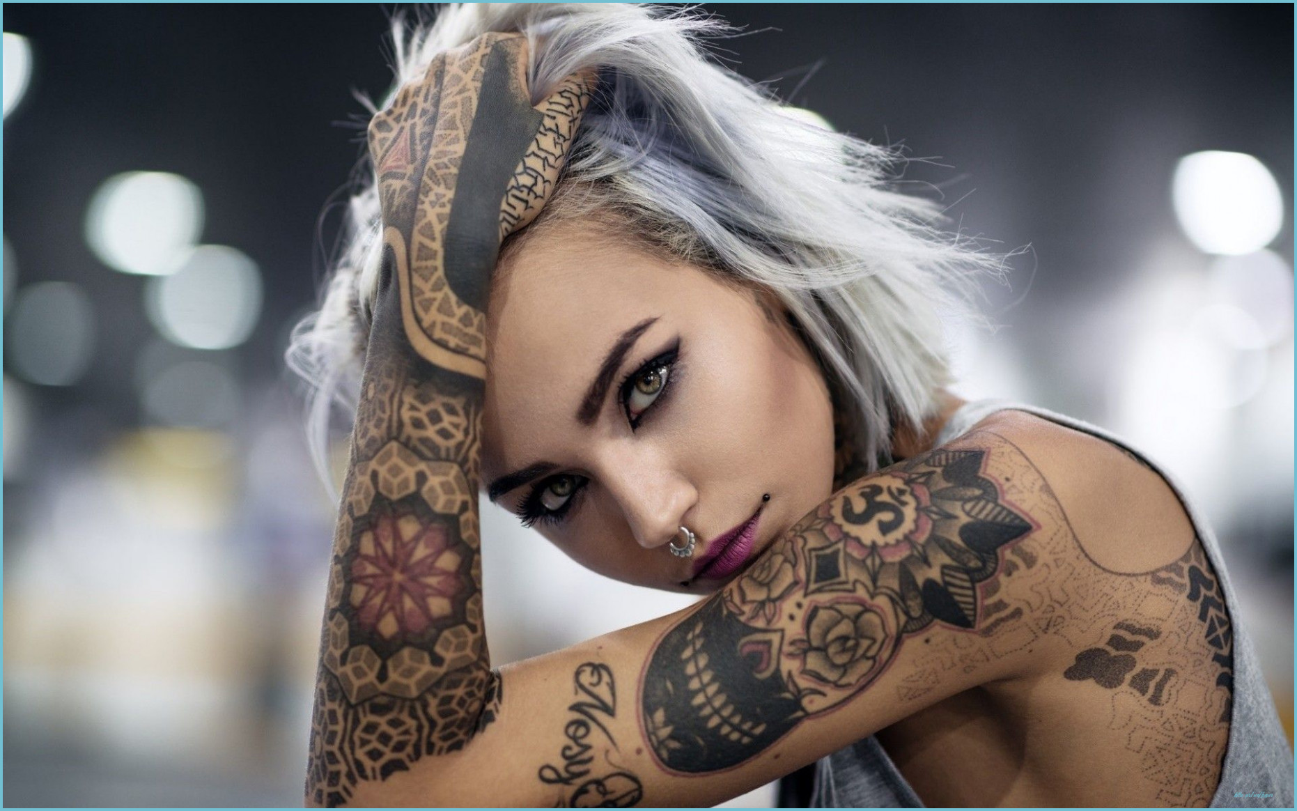 Ragazza con tatuaggi sulle braccia, 1862x1164 900p, Desktop