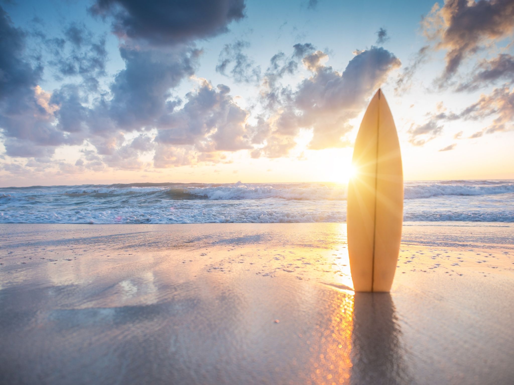 Tavola da surf spiaggia tramonto, 2048x1536 2K, Desktop