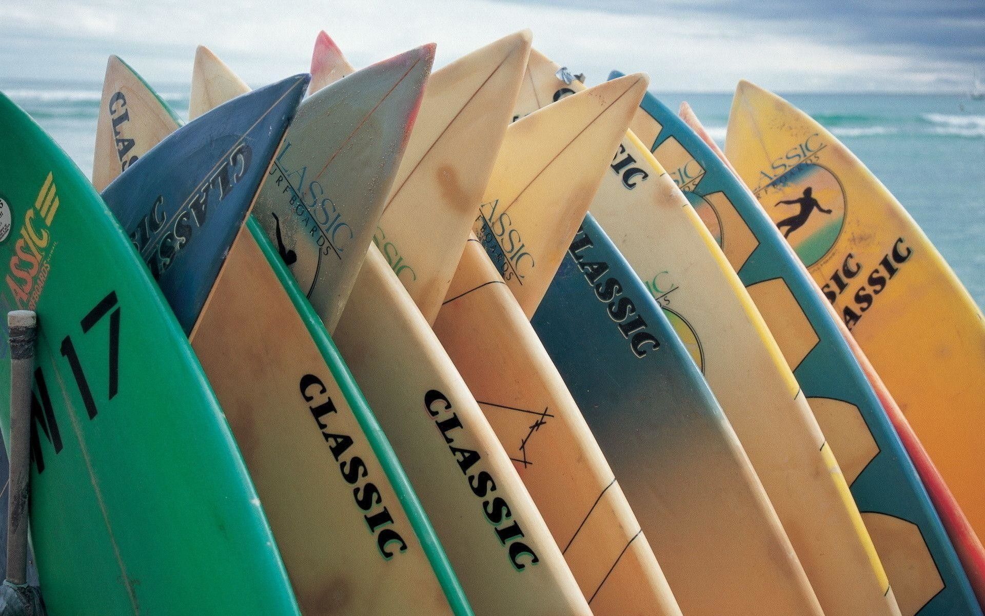 Fila di tavole da surf colorate, 1920x1200 WUXGA, iMac