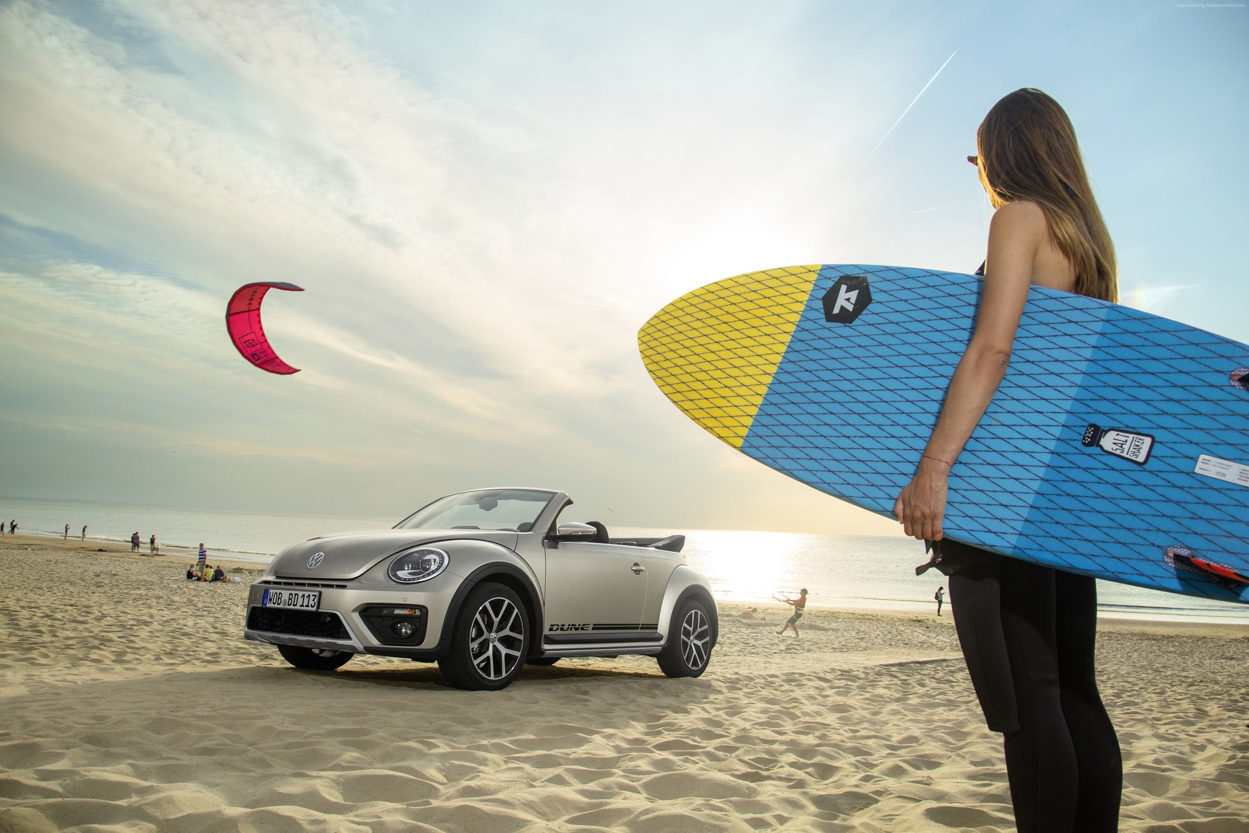 Donna con tavola da surf e Volkswagen Beetle, 4069x2713 Ultra HD, 4K TV