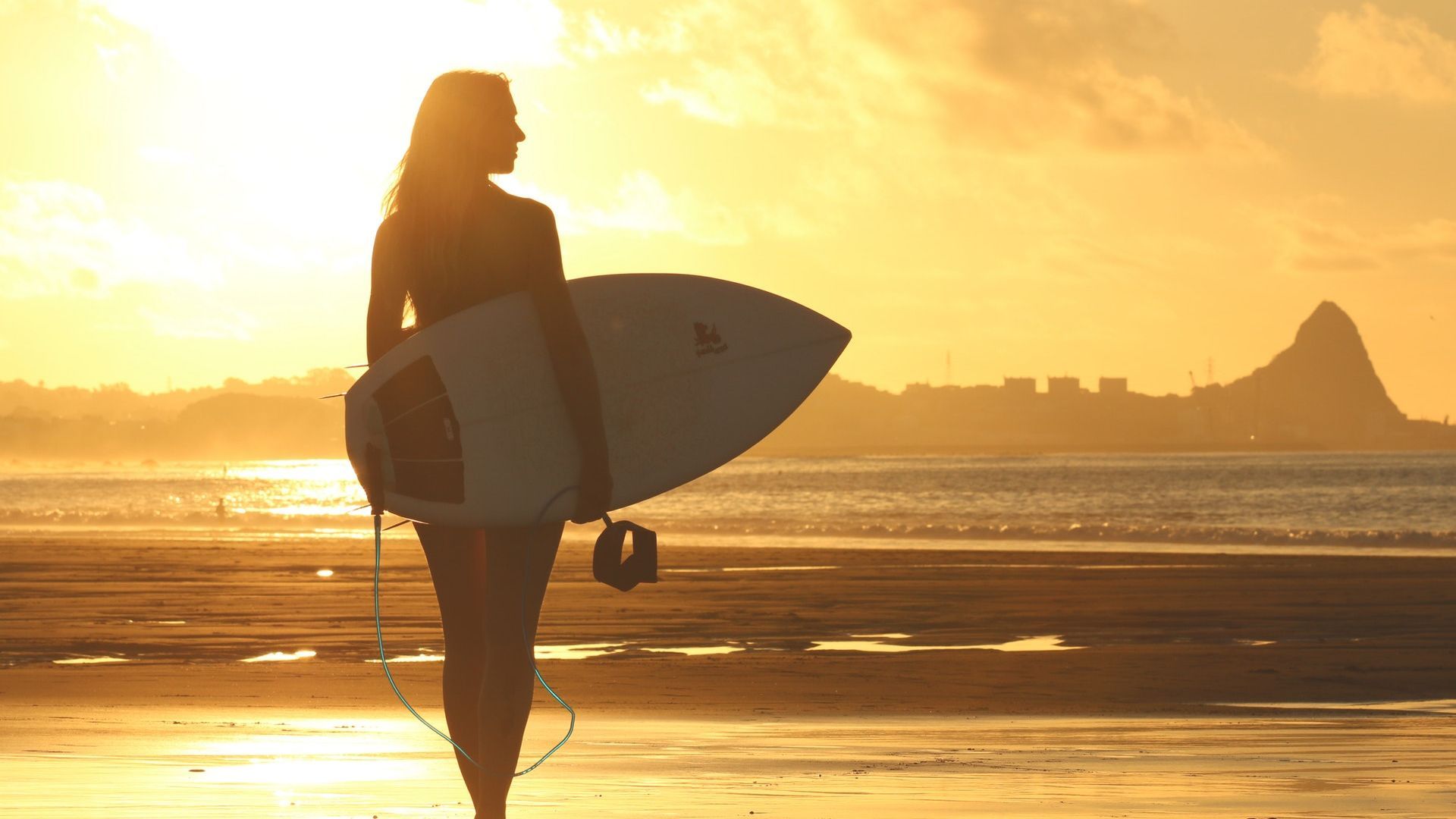 Ragazza con tavola da surf all'alba, 1920x1080 Full HD 1080p, PC