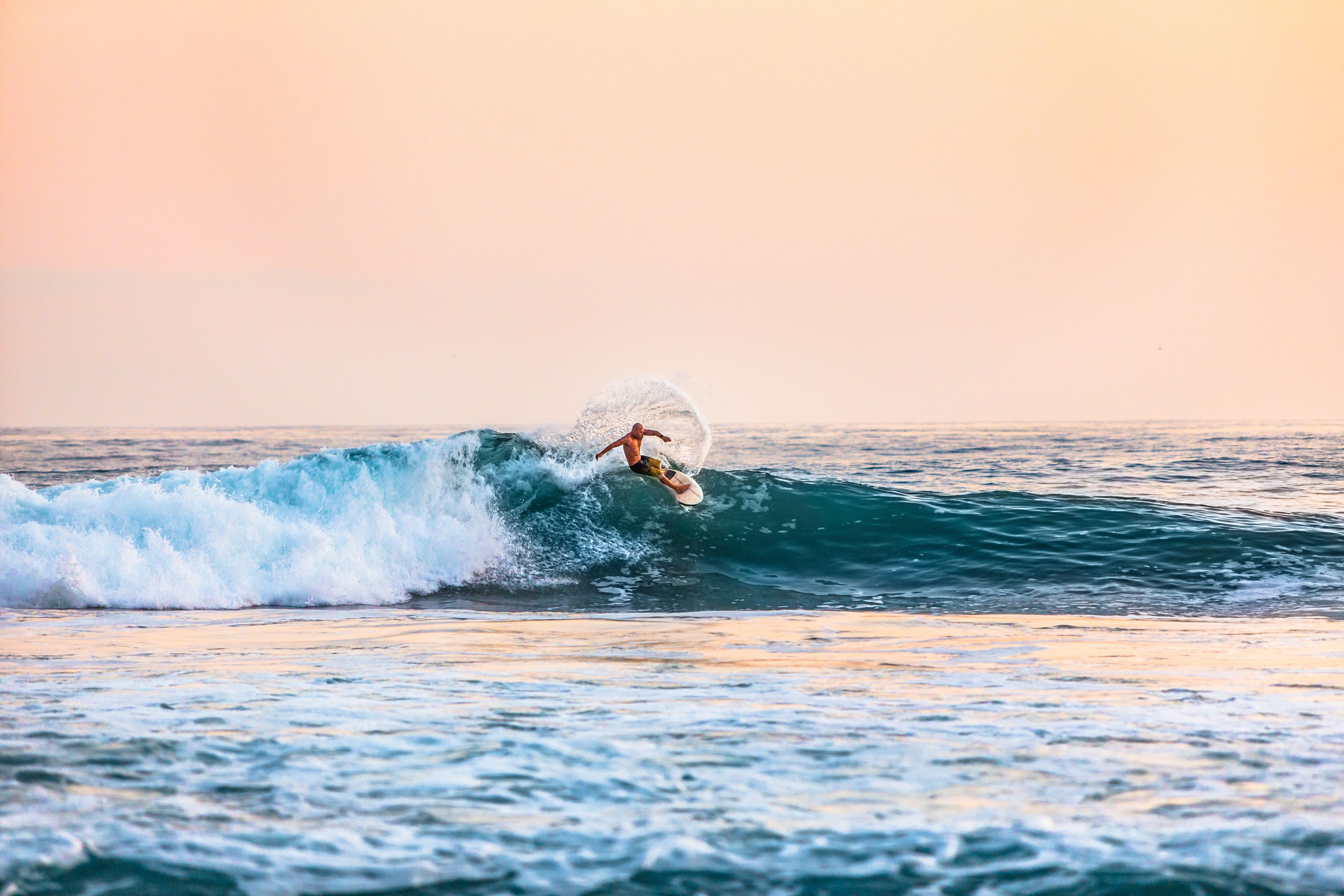 Surfista su onda al tramonto, 5472x3648 Ultra HD, 4K TV