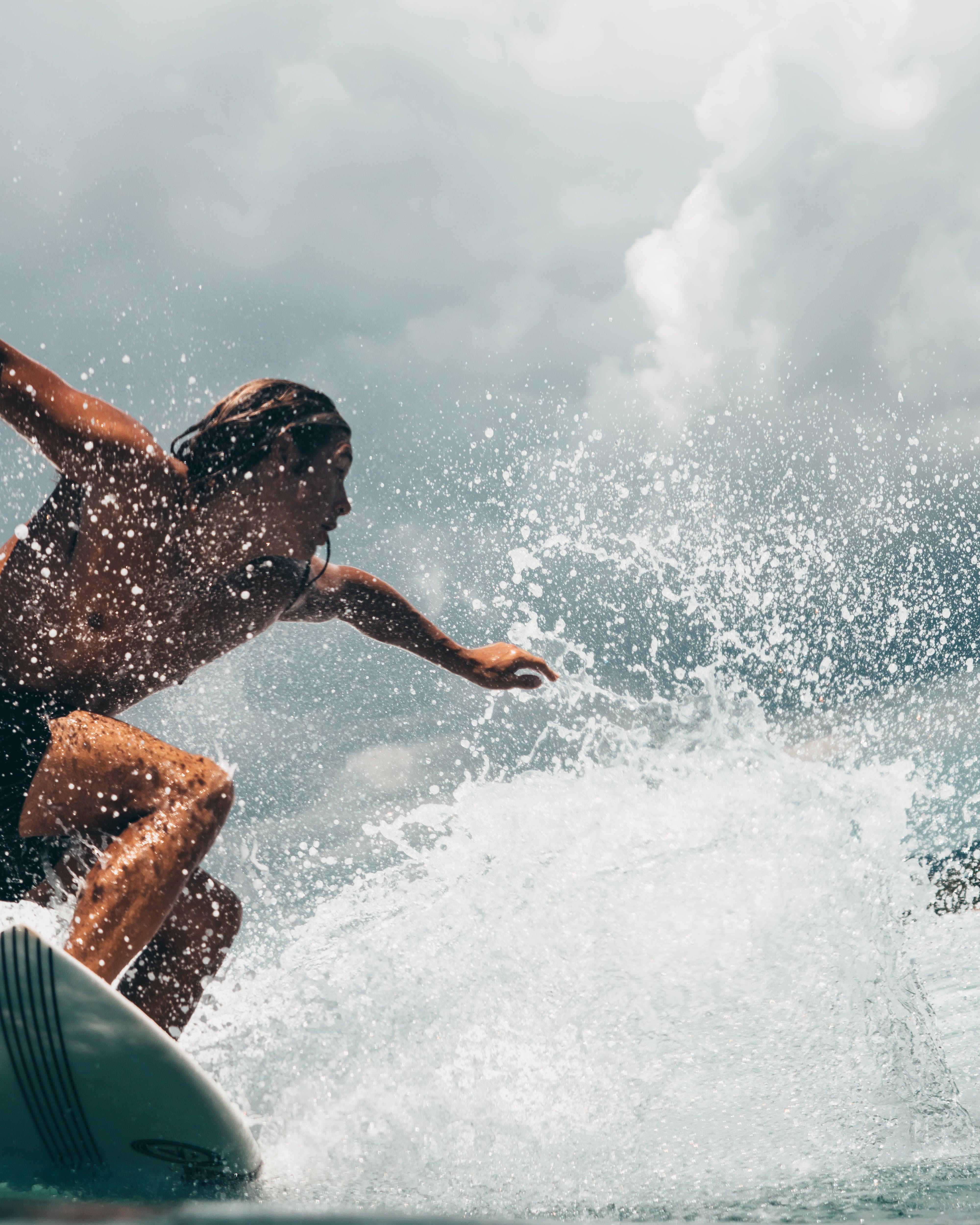 Uomo su tavola da surf, 4000x5000 Full HD Verticale, Google Pixel