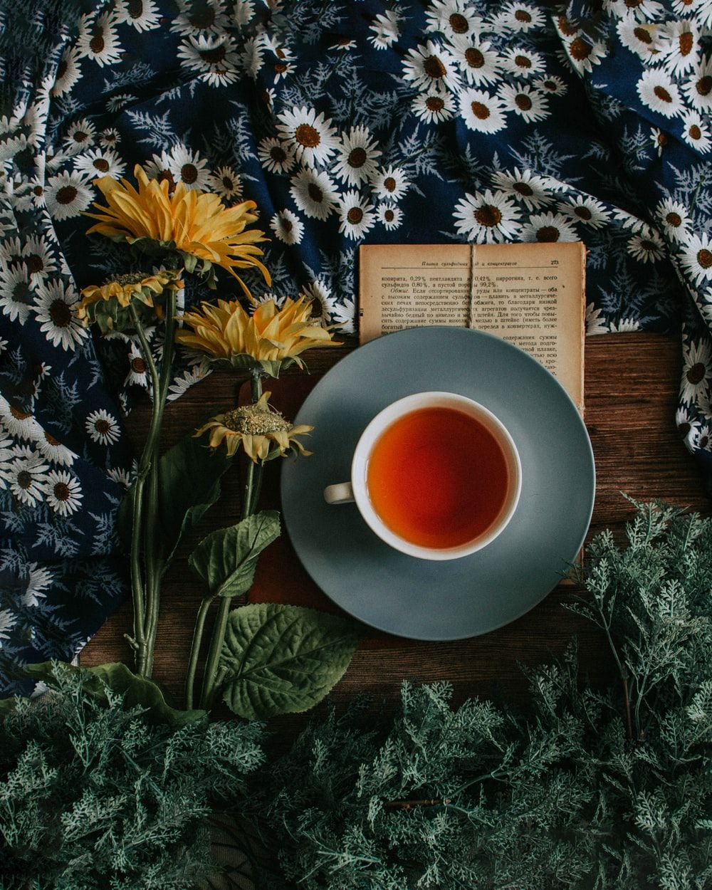 Tazza tè, libro e fiori, 1000x1250 Full HD Verticale, Smartphone