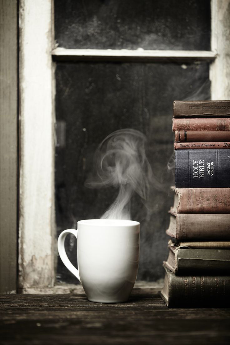 tazza fumante e libri antichi, 736x1104 Full HD Verticale, iPhone