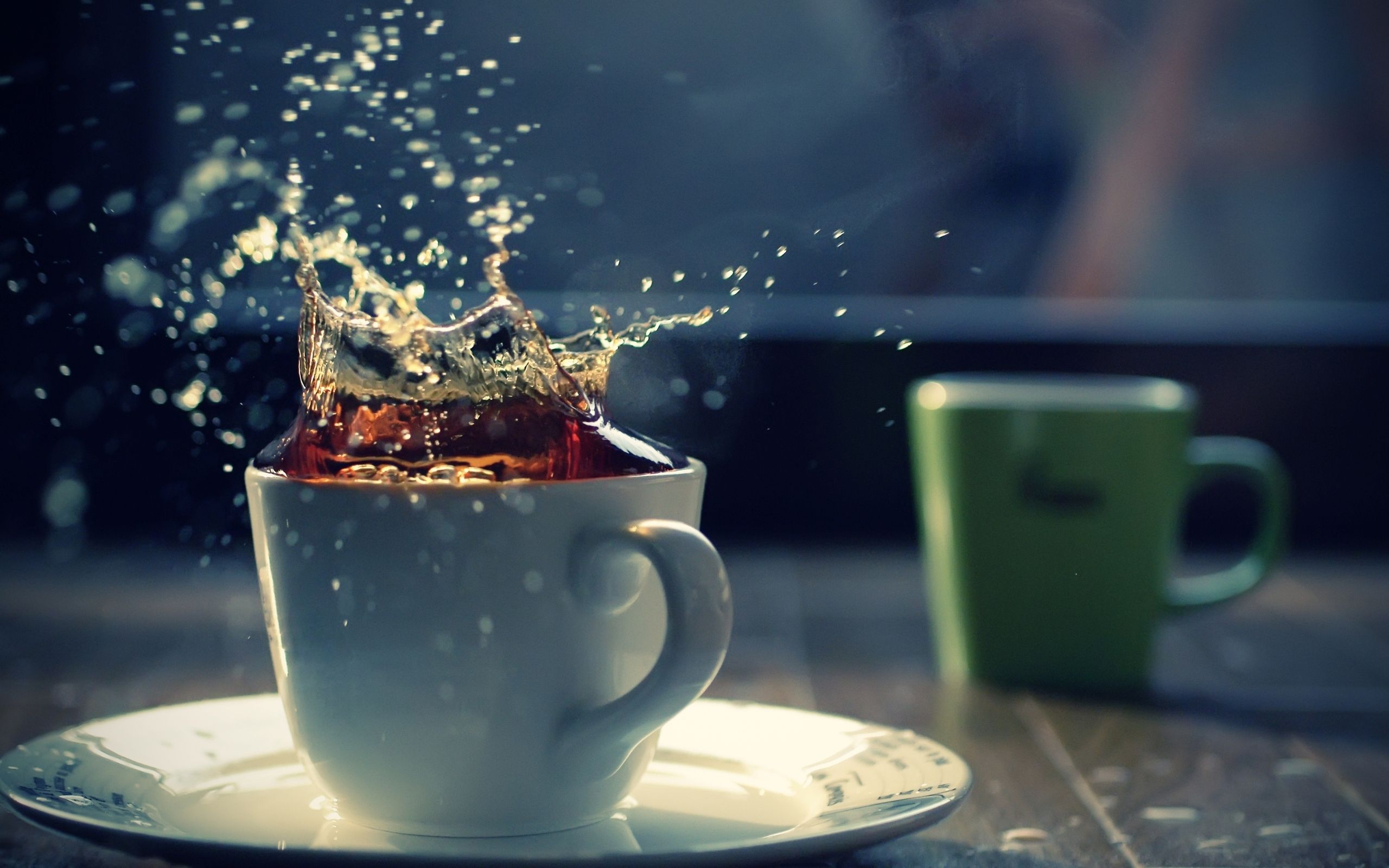 Tazza con schizzi di tè, 2560x1600 2K+, MacBook Pro