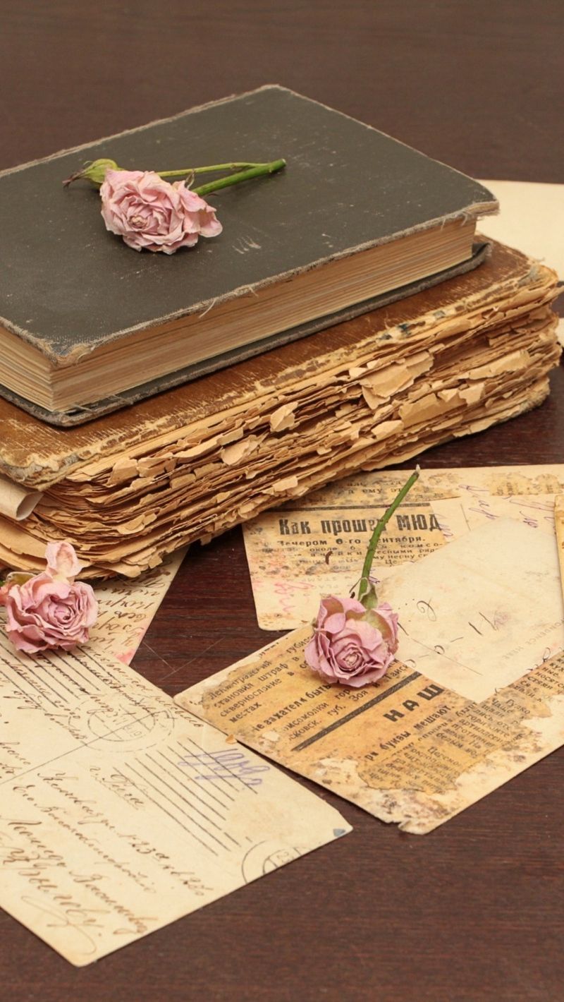 Libri antichi e rose secche, 800x1420 Full HD Verticale, iPhone