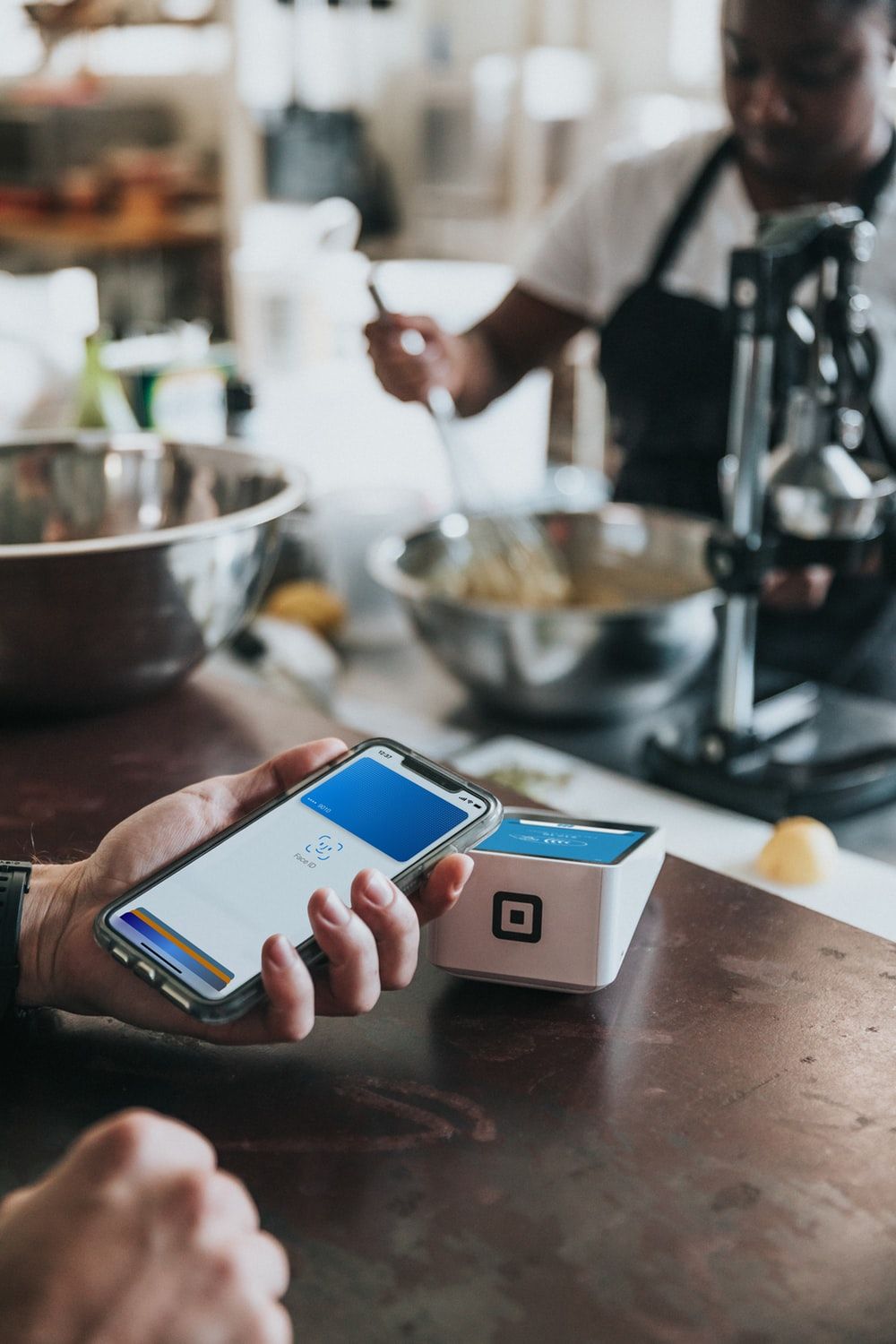 Pagamento contactless con smartphone, 1000x1500 Verticale, Telefono