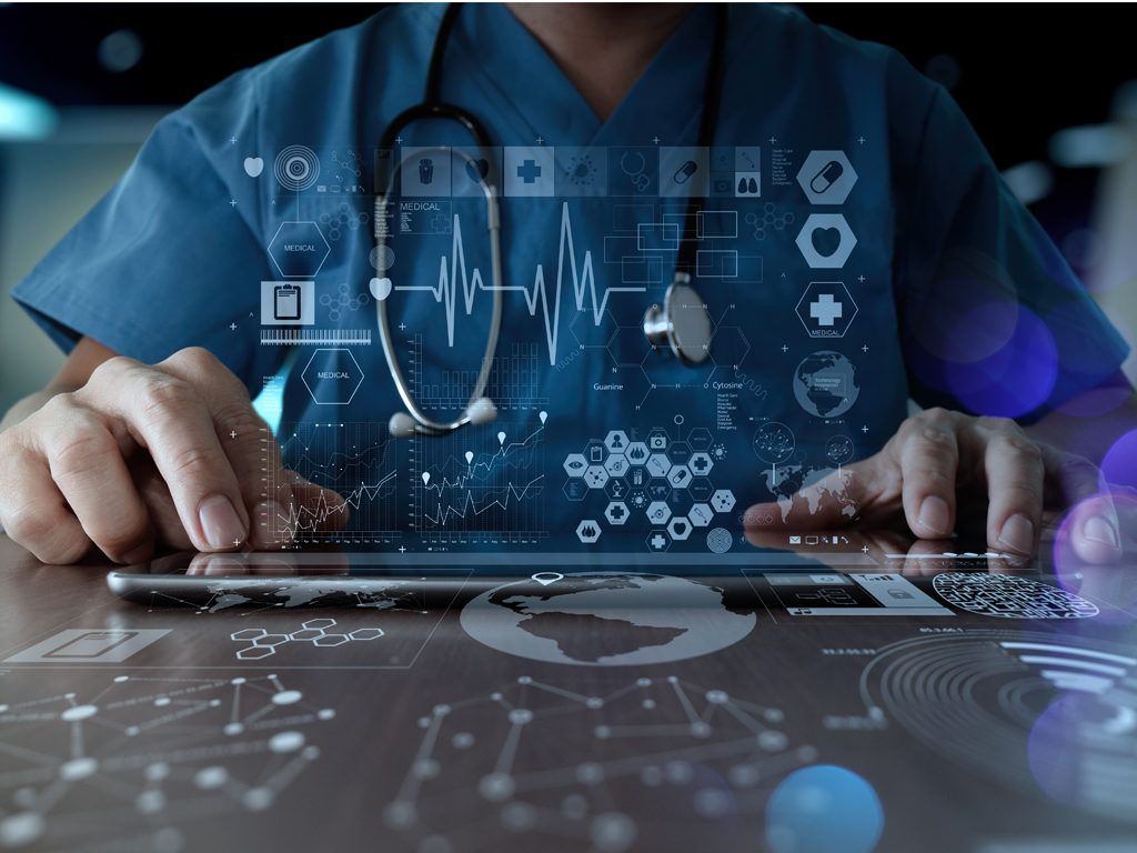 Medico con tablet e interfaccia digitale, 1024x768 HD, iMac