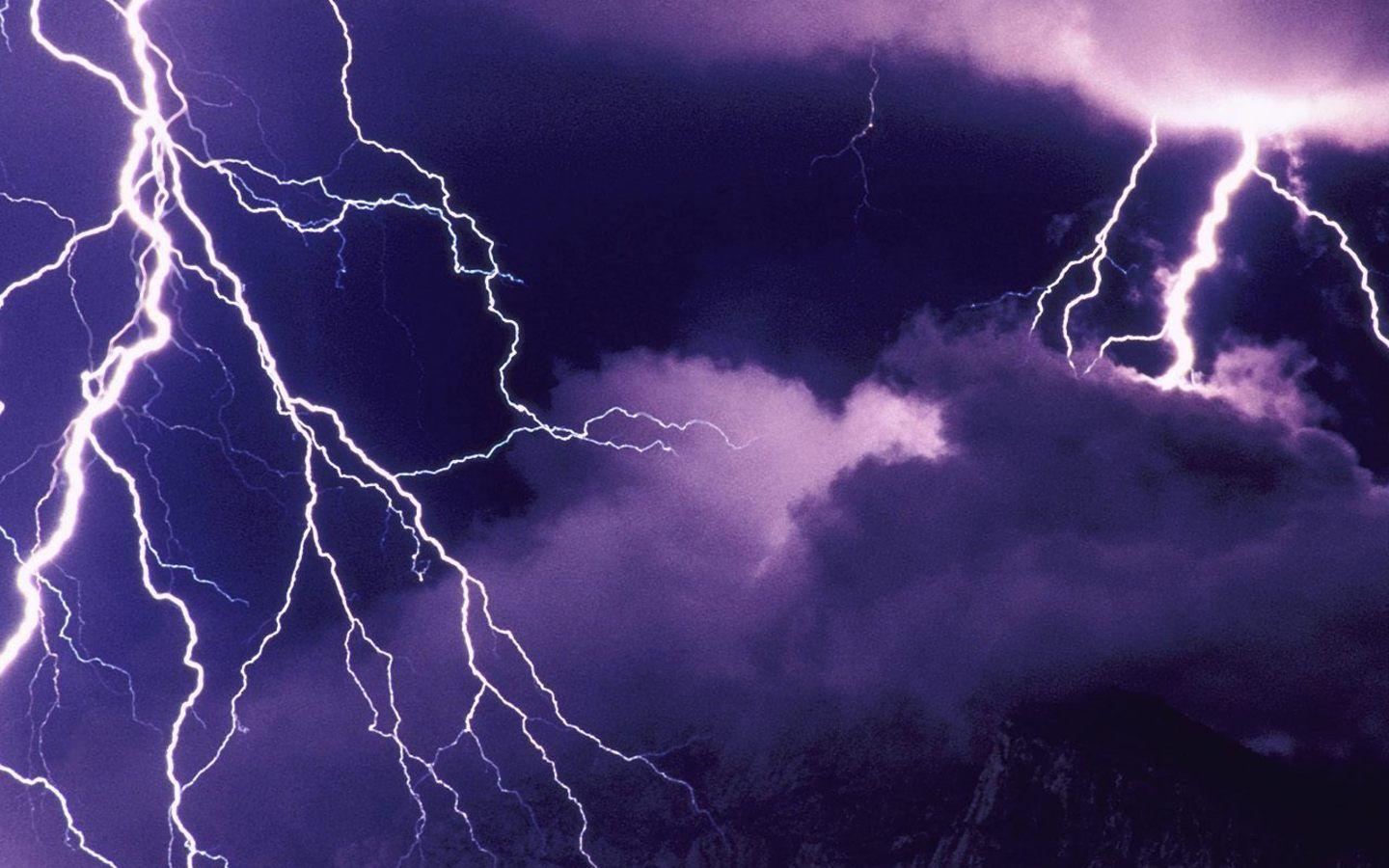 Fulmini in tempesta viola, 1440x900 720p, Laptop