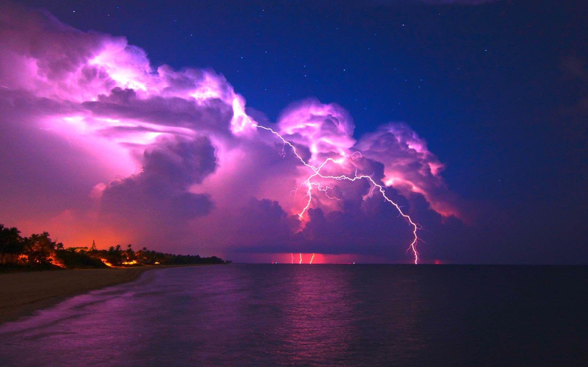 Fulmini viola su spiaggia notturna, 1920x1200 Full HD+ WUXGA, PC Desktop