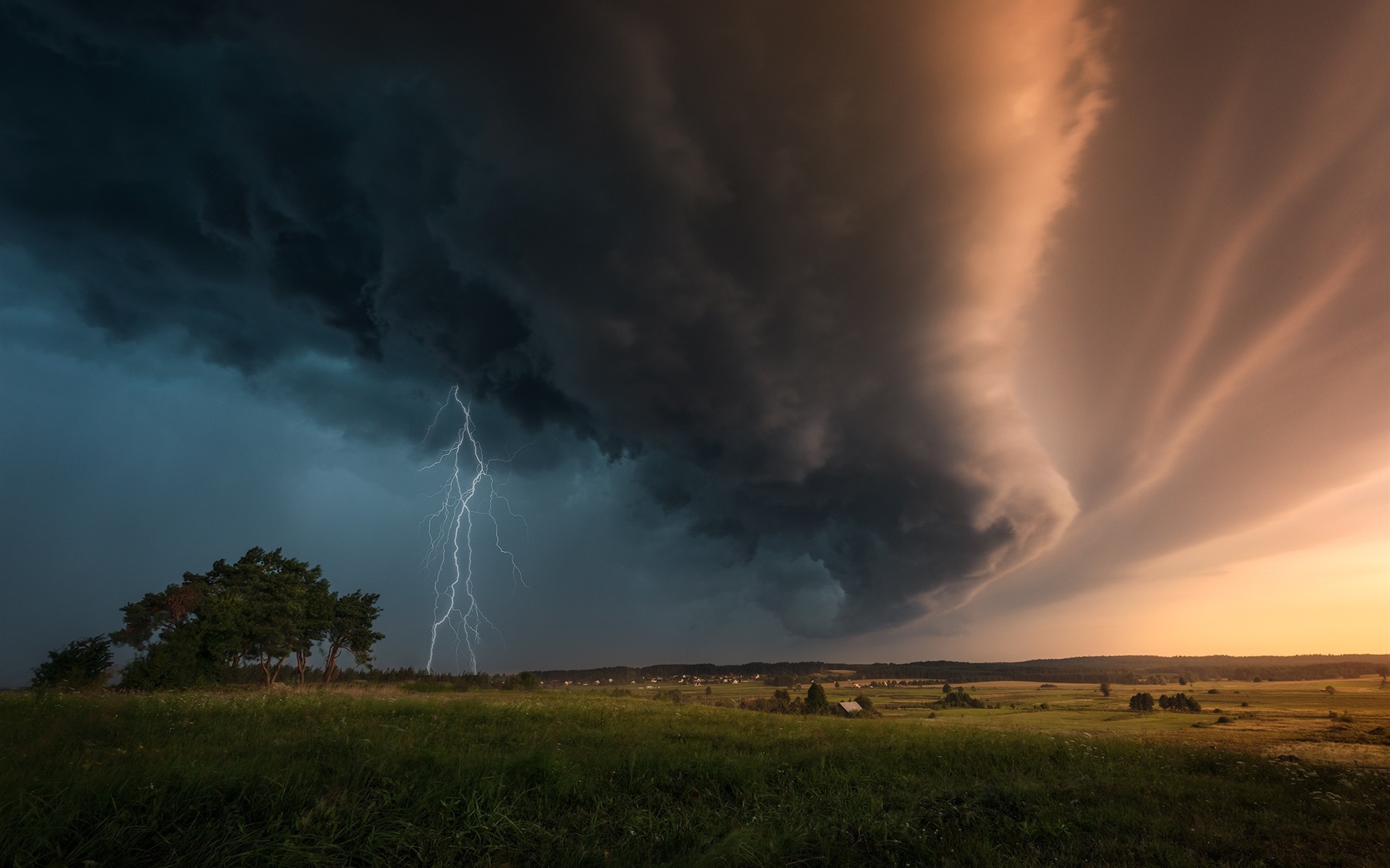 Tempesta con fulmine su campo, 1920x1200 Full HD+ WUXGA, Laptop