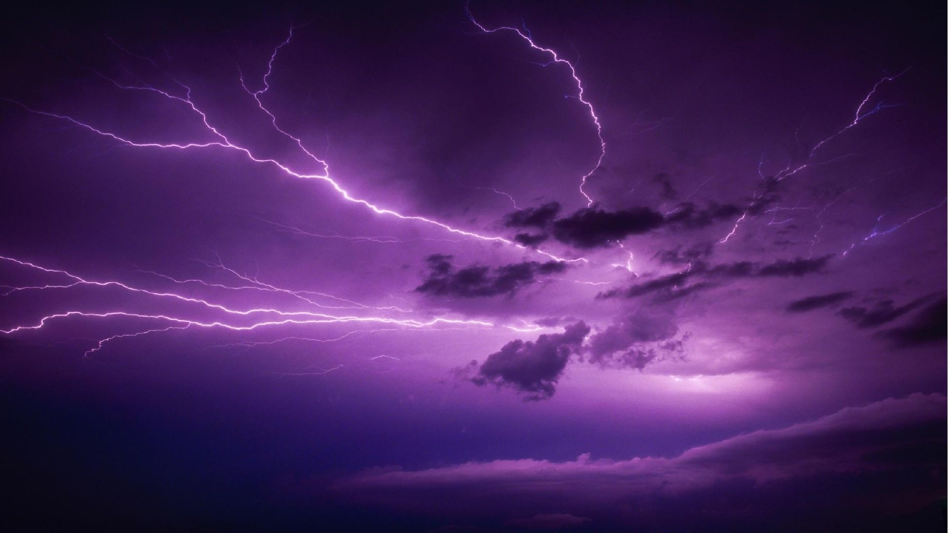 Fulmini viola nel cielo notturno, 1920x1080 1080p, PC