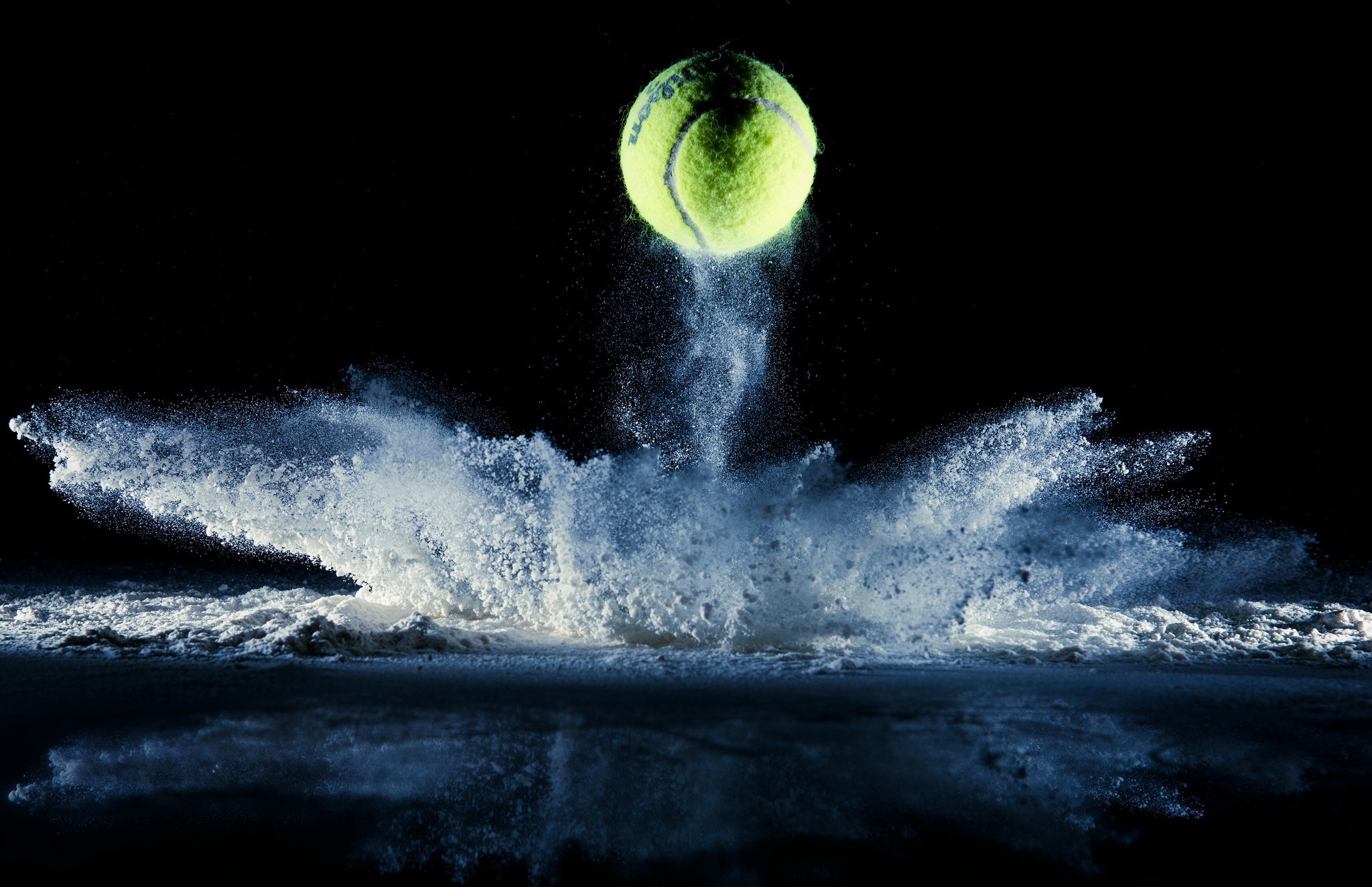 Pallina da tennis su acqua, 2048x1325 alta risoluzione, Laptop