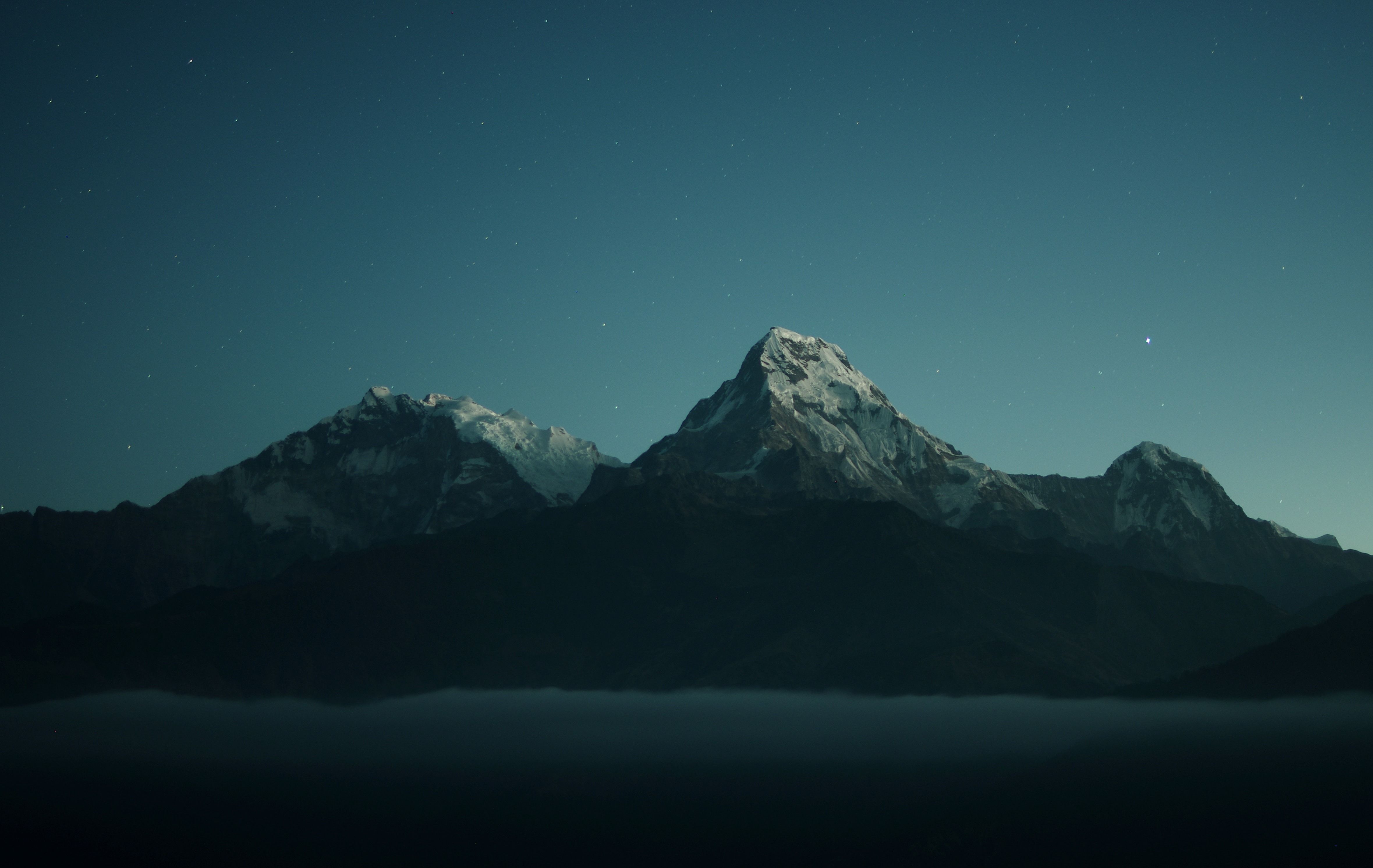 Montagne innevate di notte, 4717x2984 4K Ultra HD, Smart TV 4K