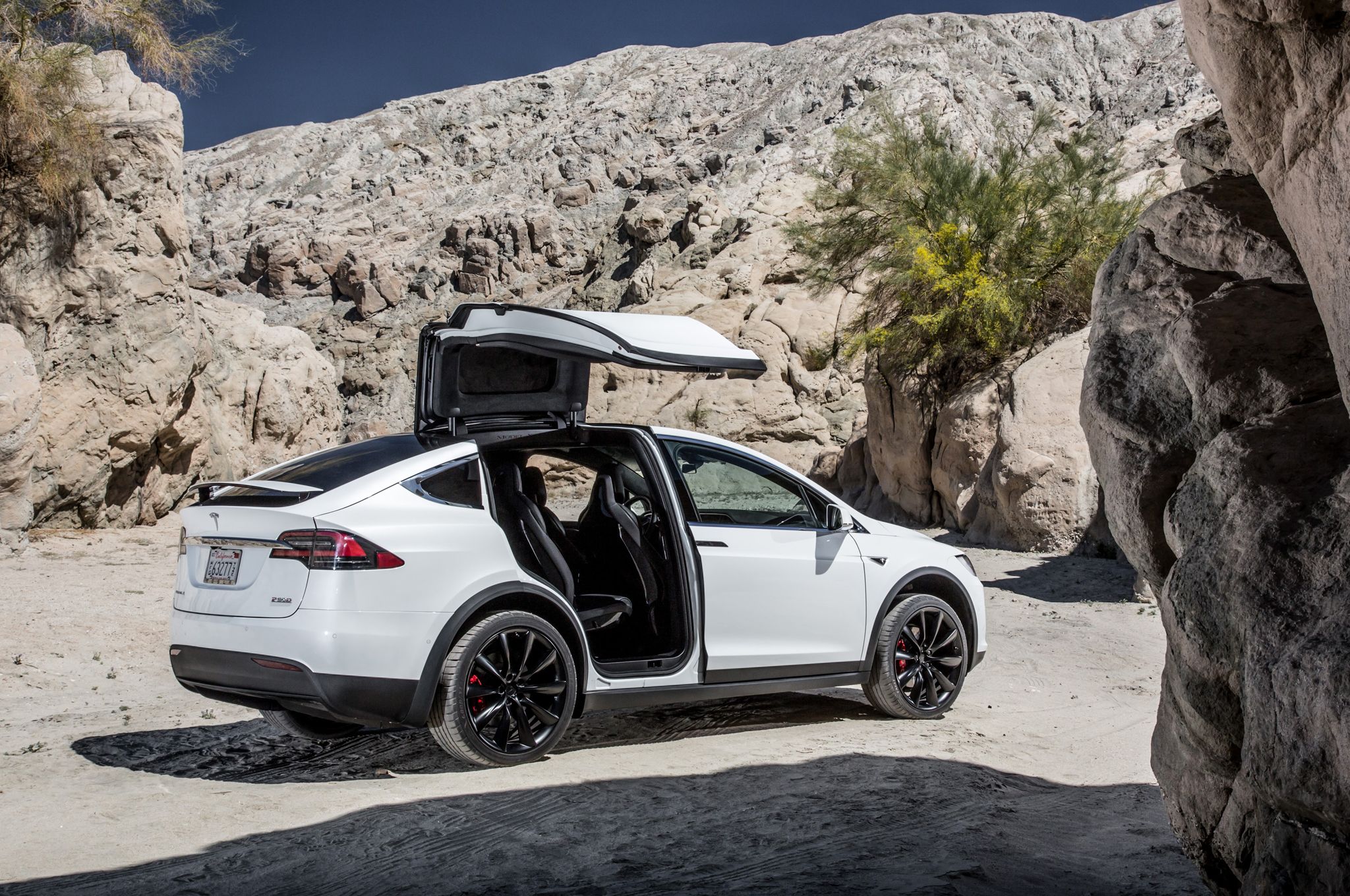 Tesla Model X bianca deserto, 2048x1360 alta risoluzione, Laptop
