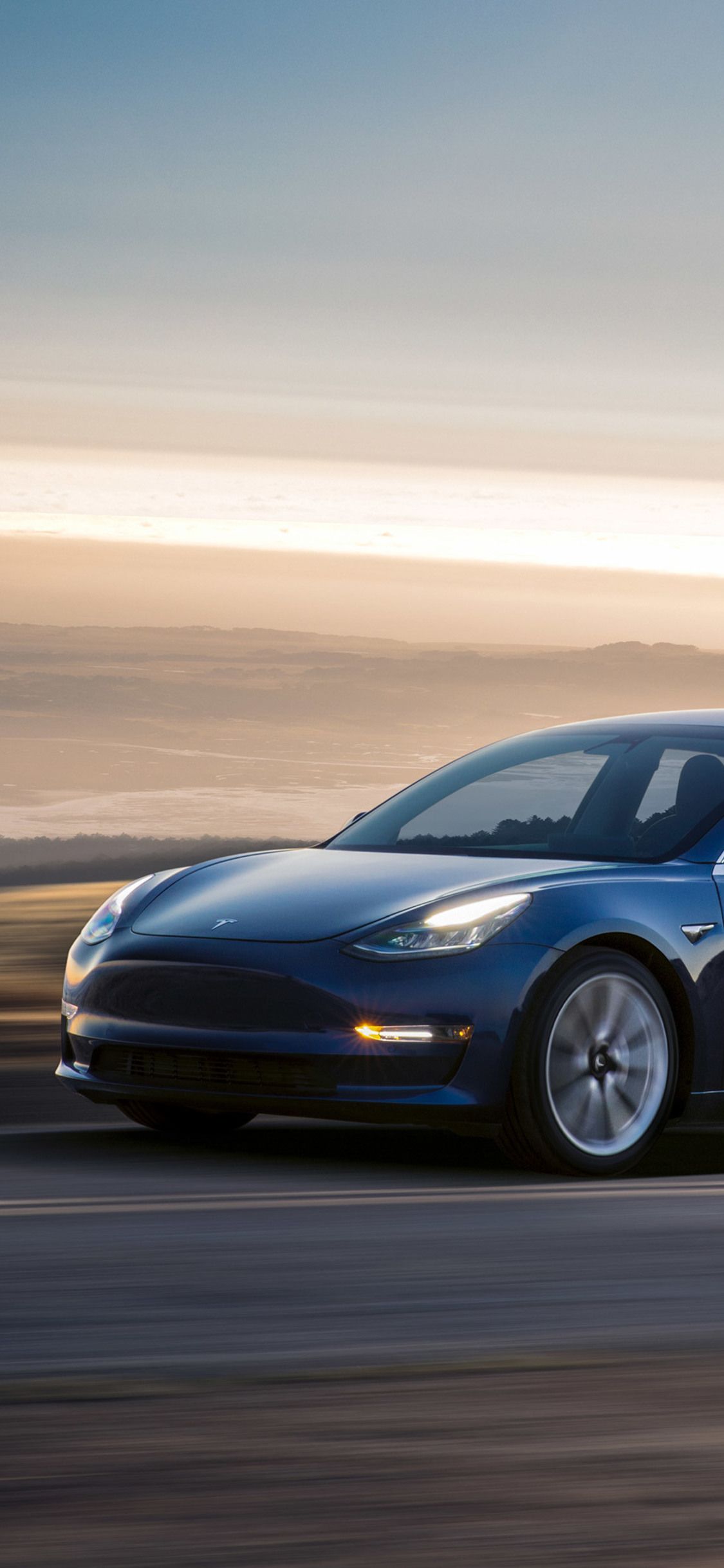 Tesla blu su strada, 1125x2436 Verticale, Mobile