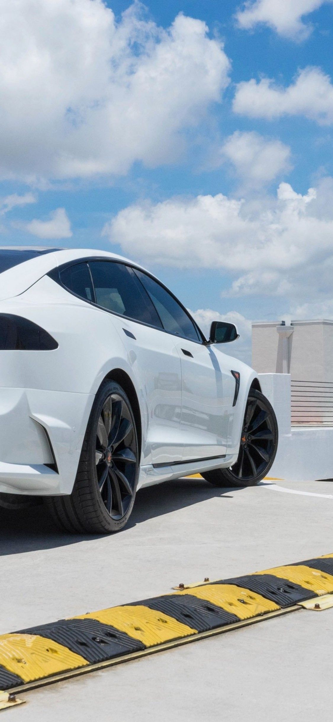 Tesla Model X bianca, 1125x2436 Full HD Verticale, Smartphone