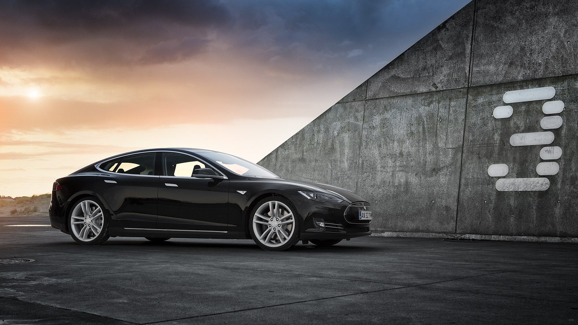 Tesla Model S nera, 2000x1125 Hi-Res, Desktop