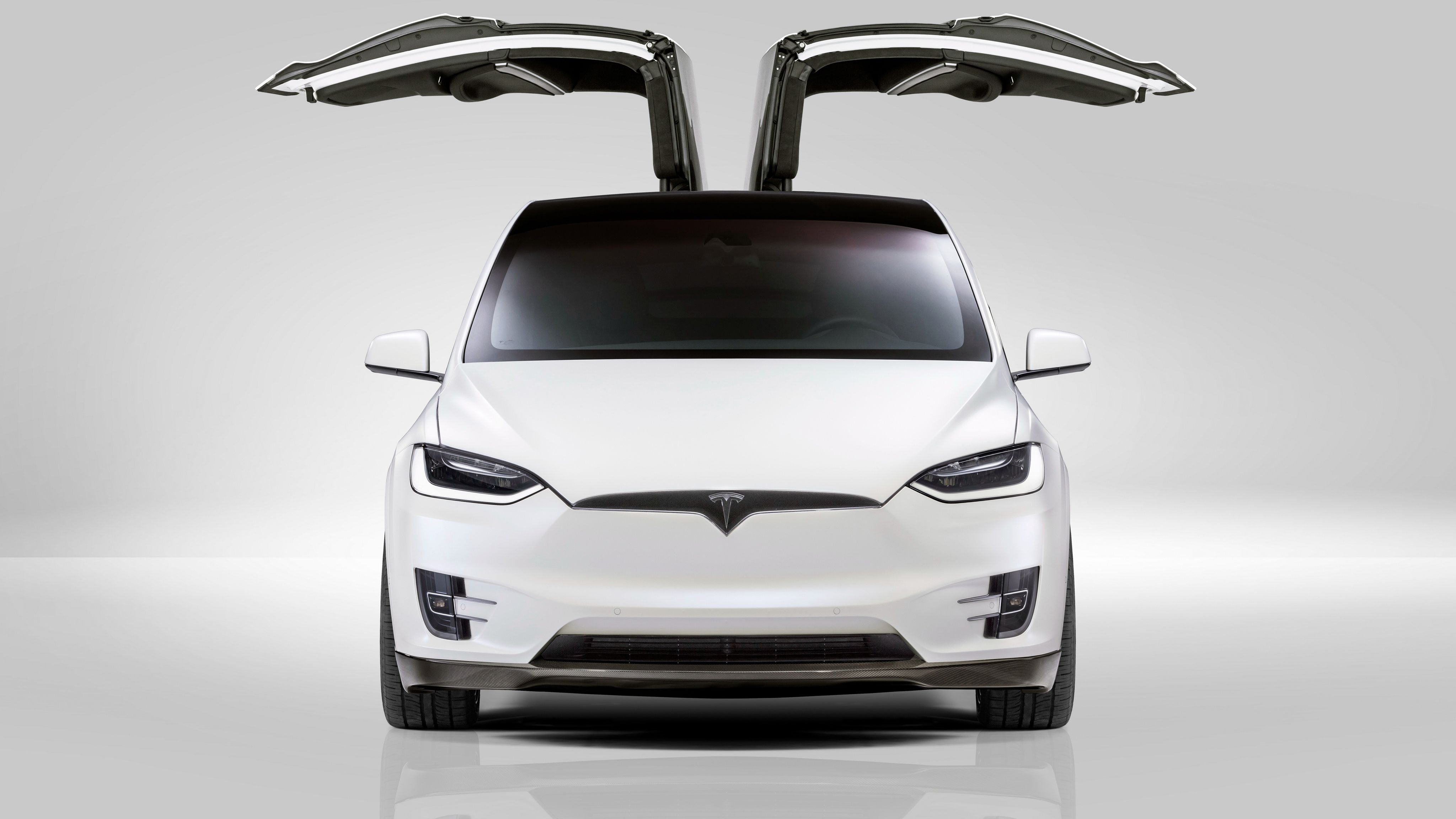 Tesla Model X bianca portiere aperte, 4096x2304 Ultra HD, 4K TV