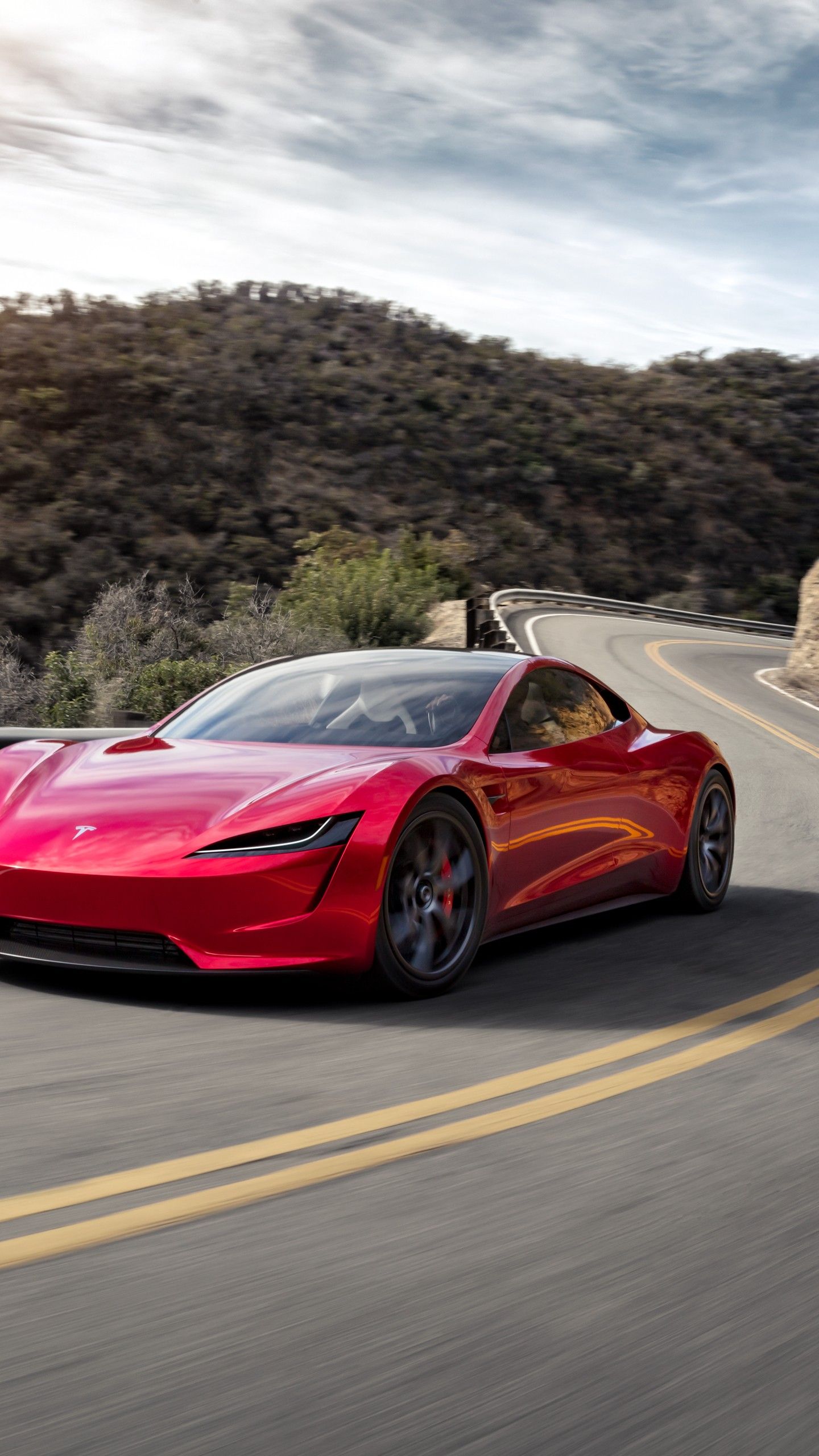 Tesla Roadster rossa su strada, 1440x2560 Full HD Verticale, iPhone