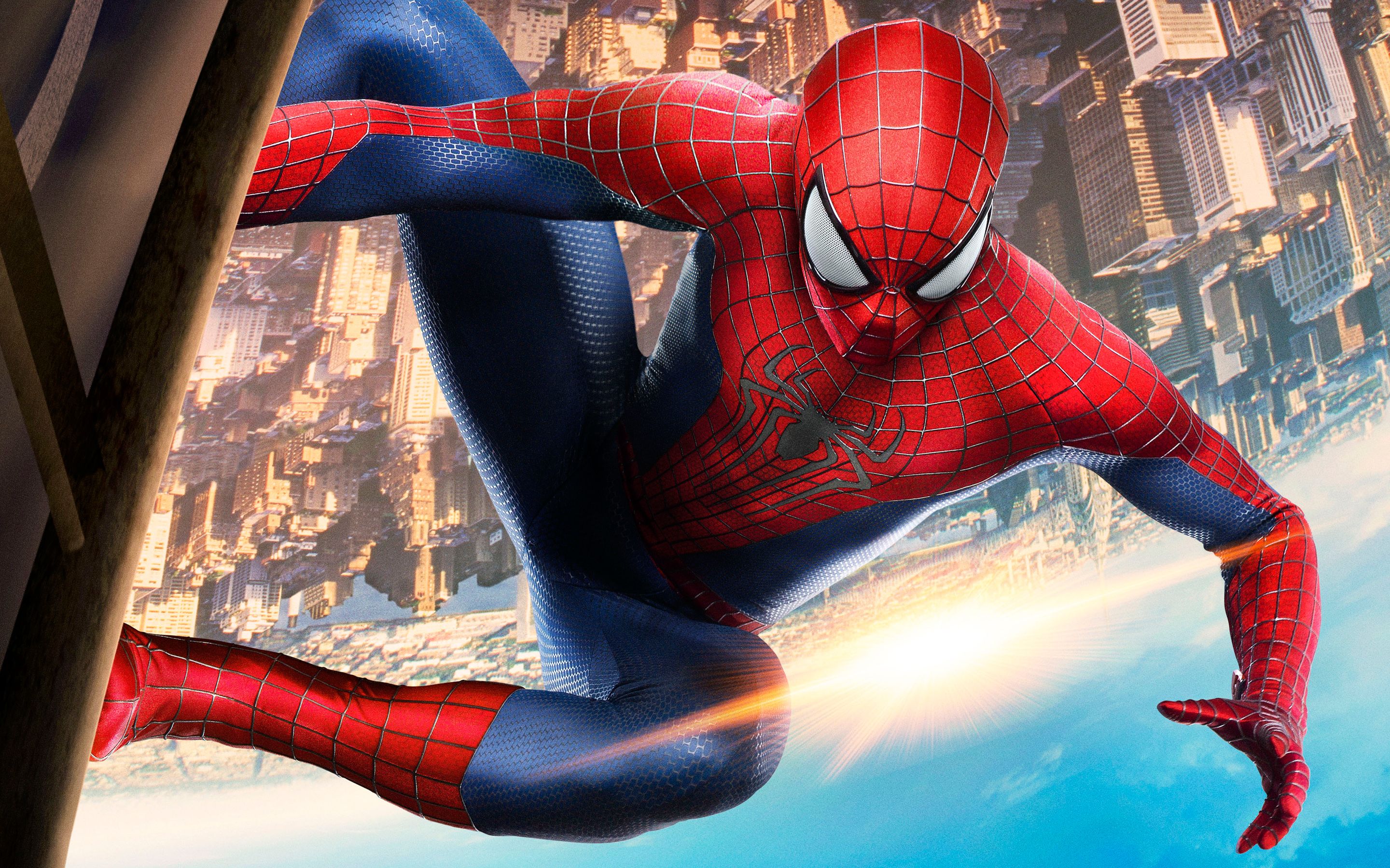 Spider-Man in volo città, 2880x1800 2K, MacBook Pro