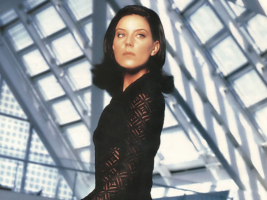 Andrea Parker in abito nero, 1024x768 HD, PC Desktop