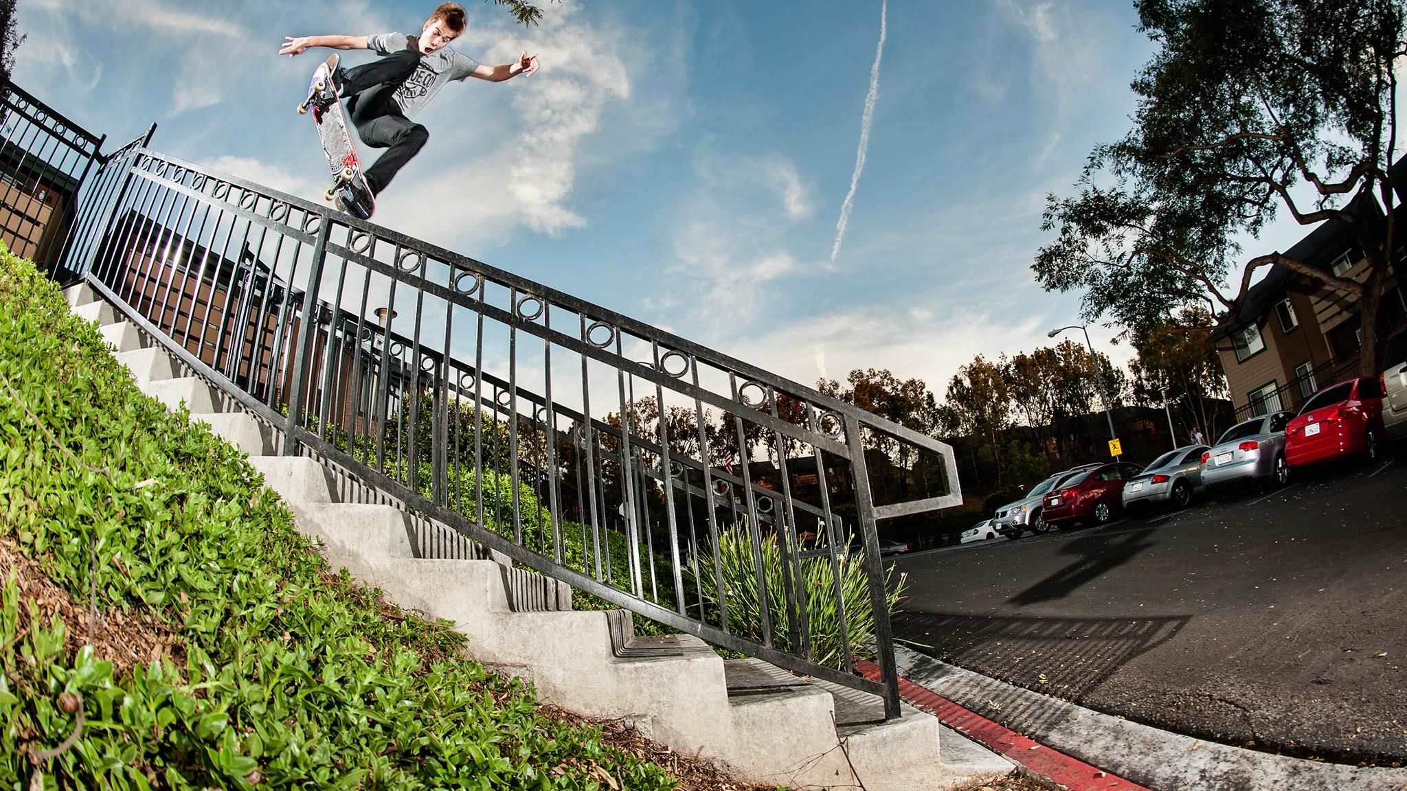 Skateboarder su ringhiera scale, 2048x1152 Hi-Res, PC