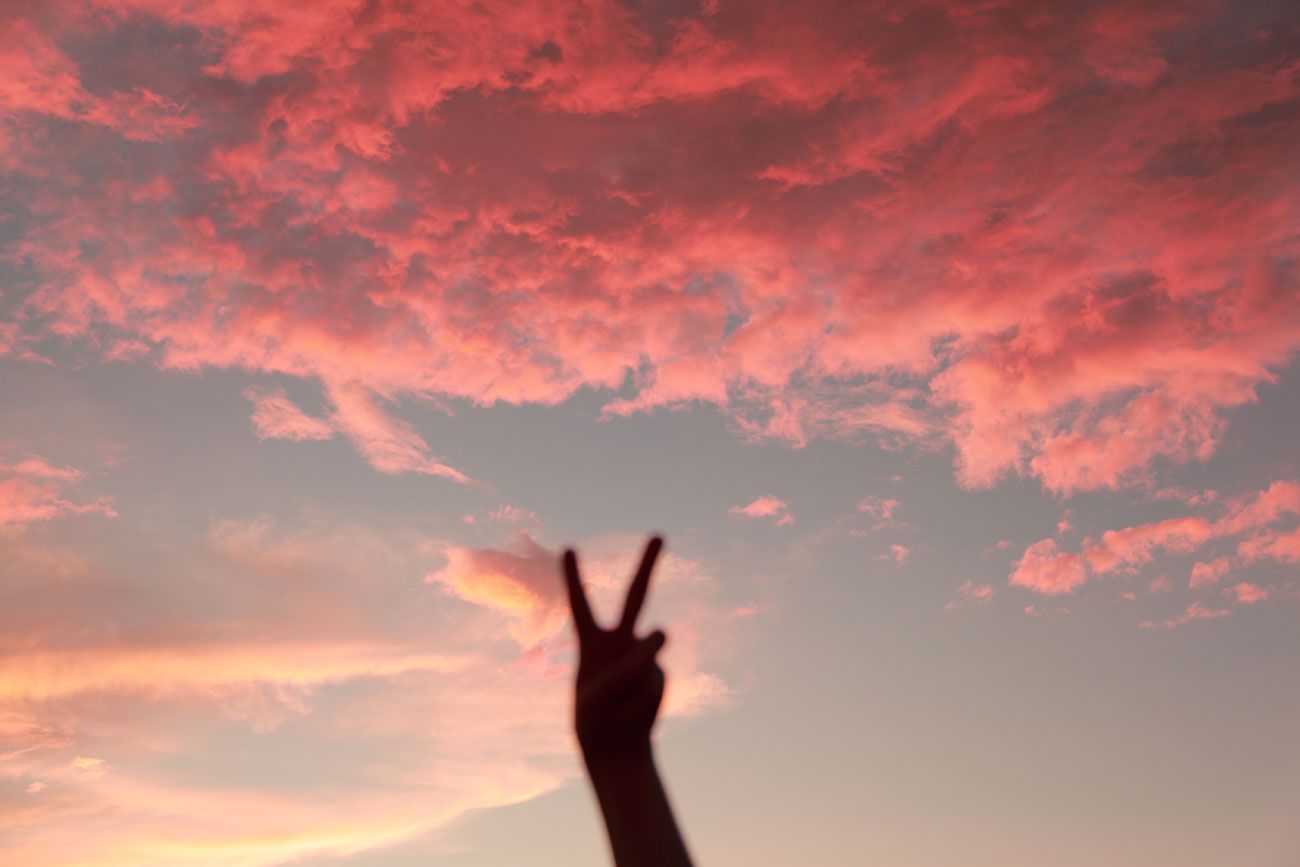 Mano segno di pace tramonto, 1300x867 HD, Desktop