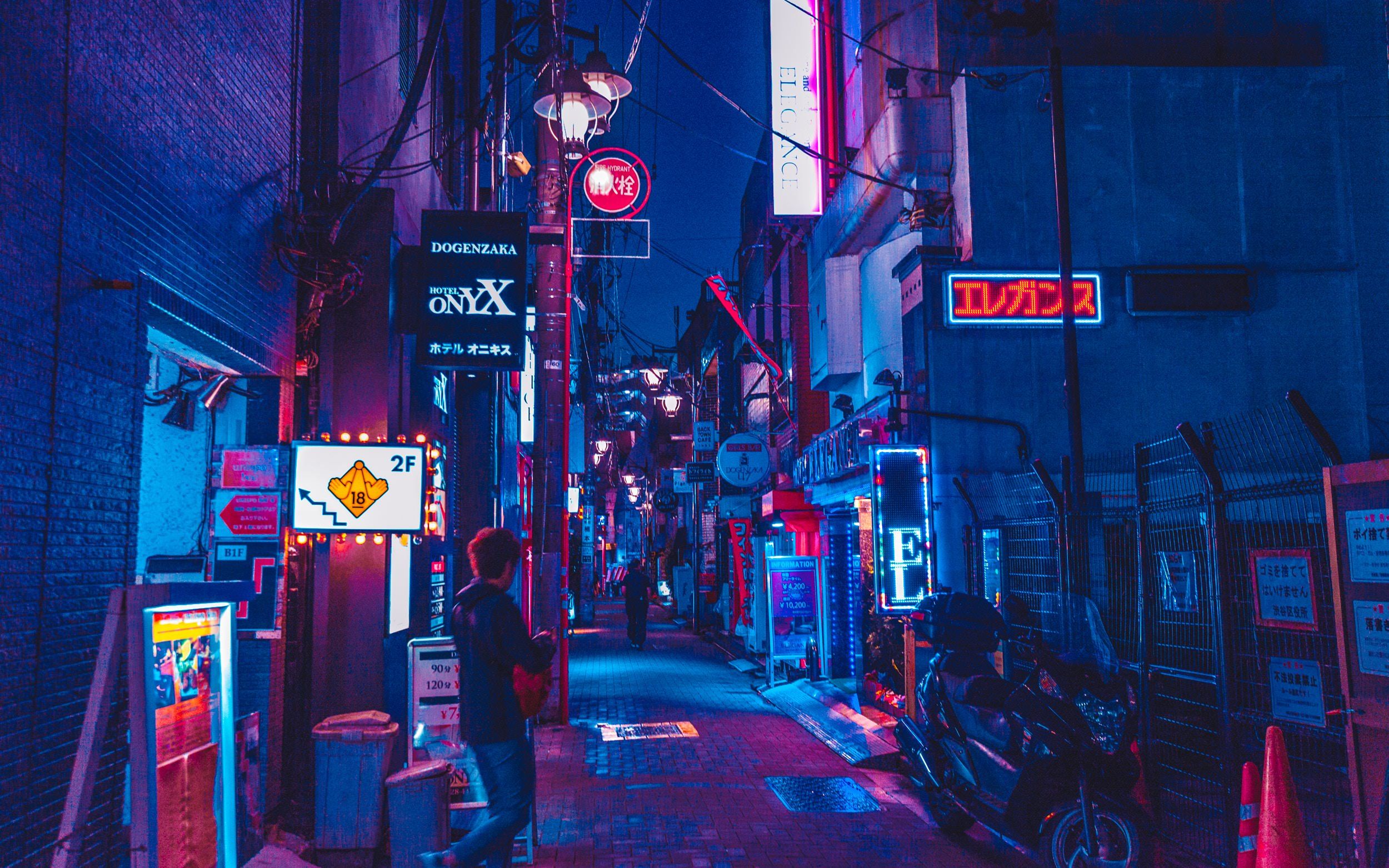 Vicolo notturno neon Tokyo, 2500x1563 alta risoluzione, Laptop