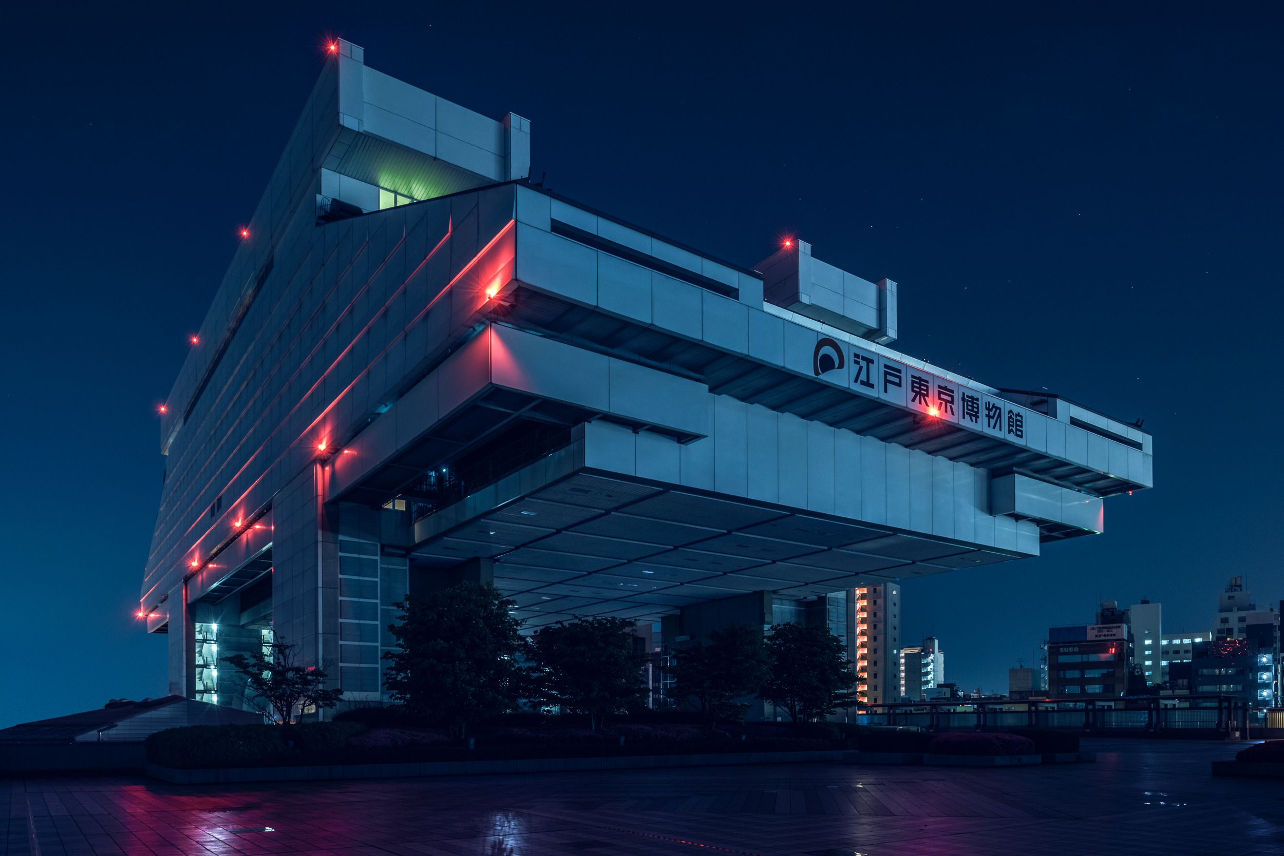 Edificio futuristico Tokyo notturno, 2500x1668 alta risoluzione, Laptop
