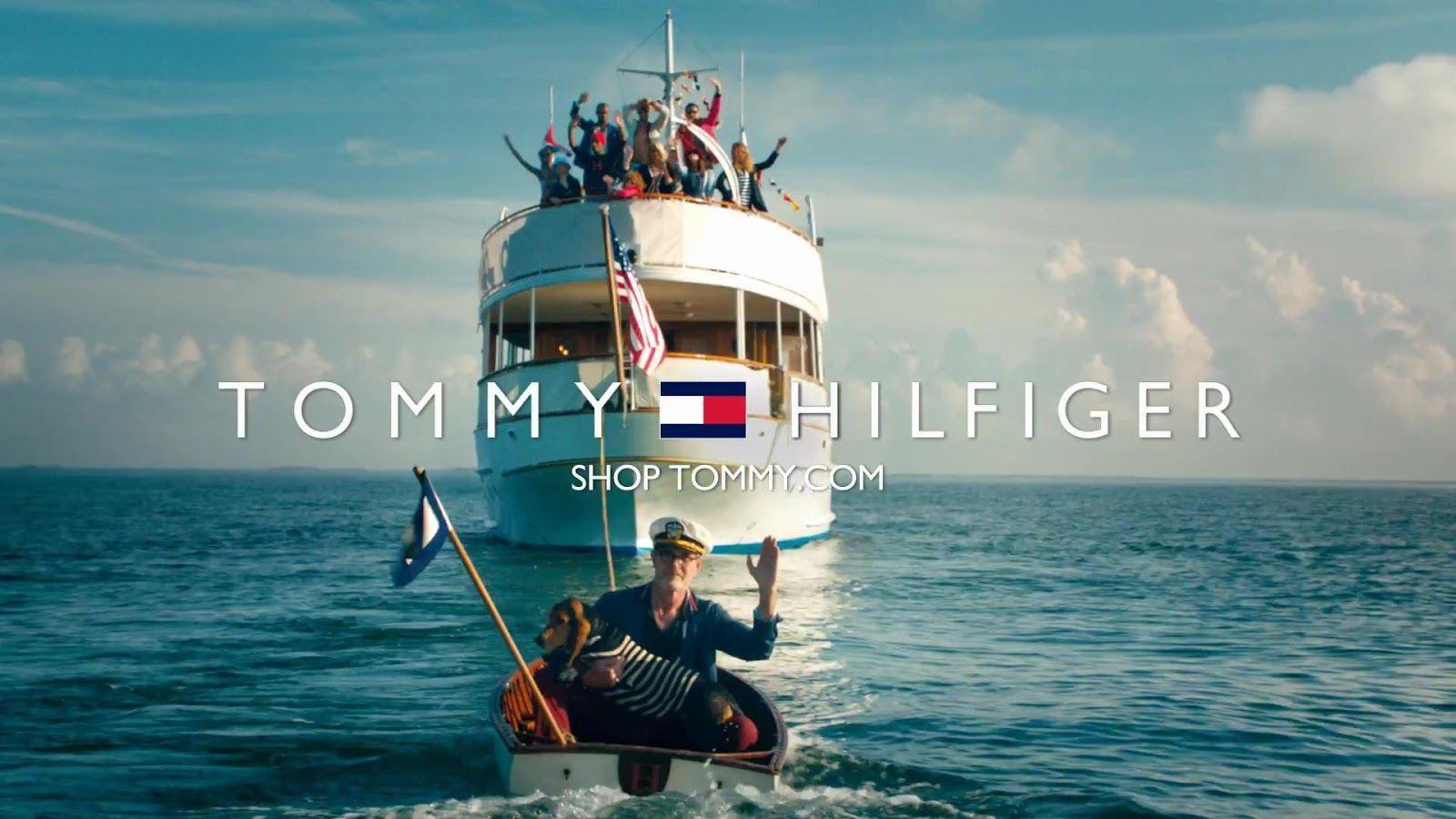 Barca Tommy Hilfiger sul mare, 1600x900 HD, Desktop