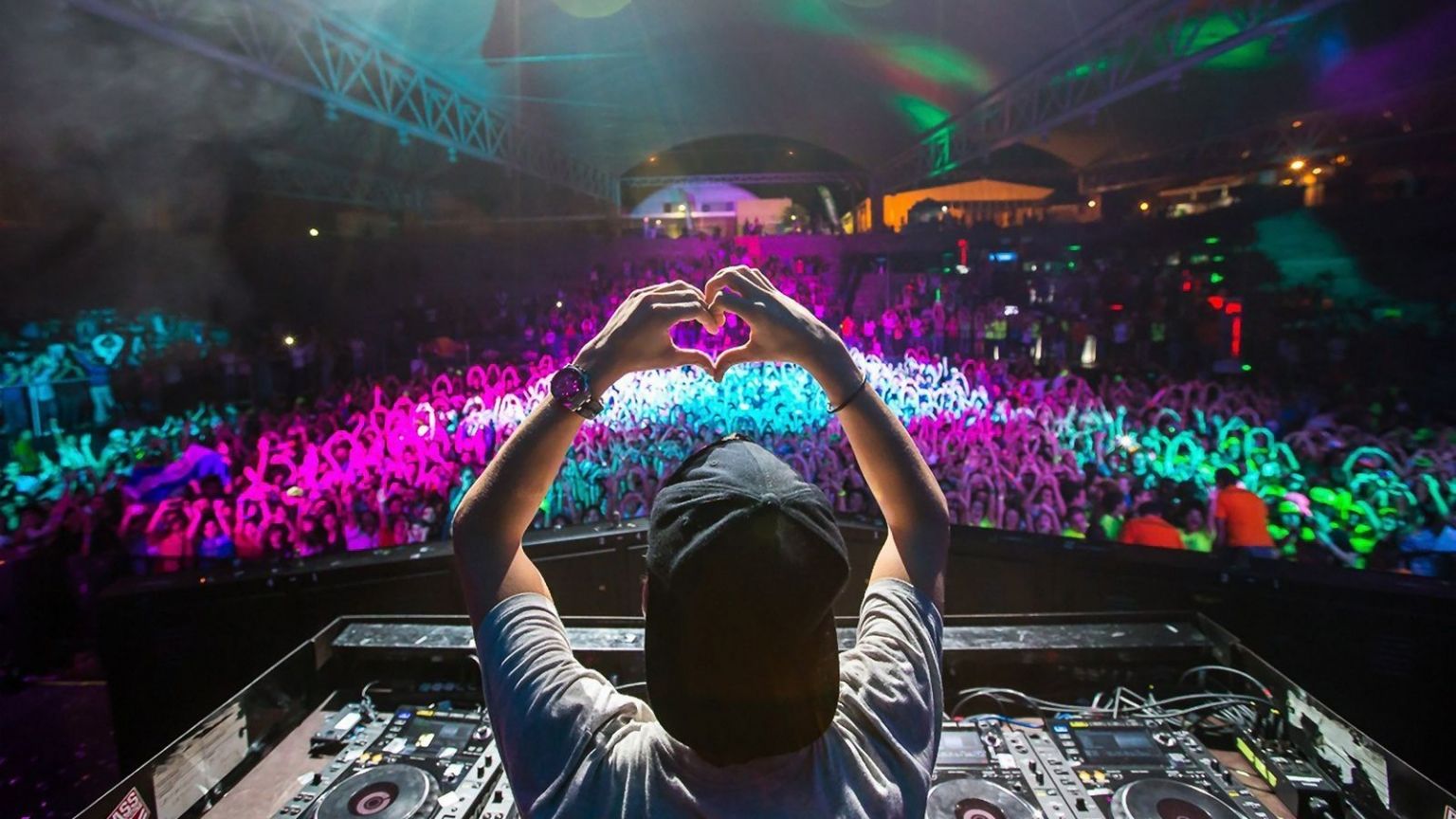 DJ folla festival cuore mani, 1536x864 720p, Laptop
