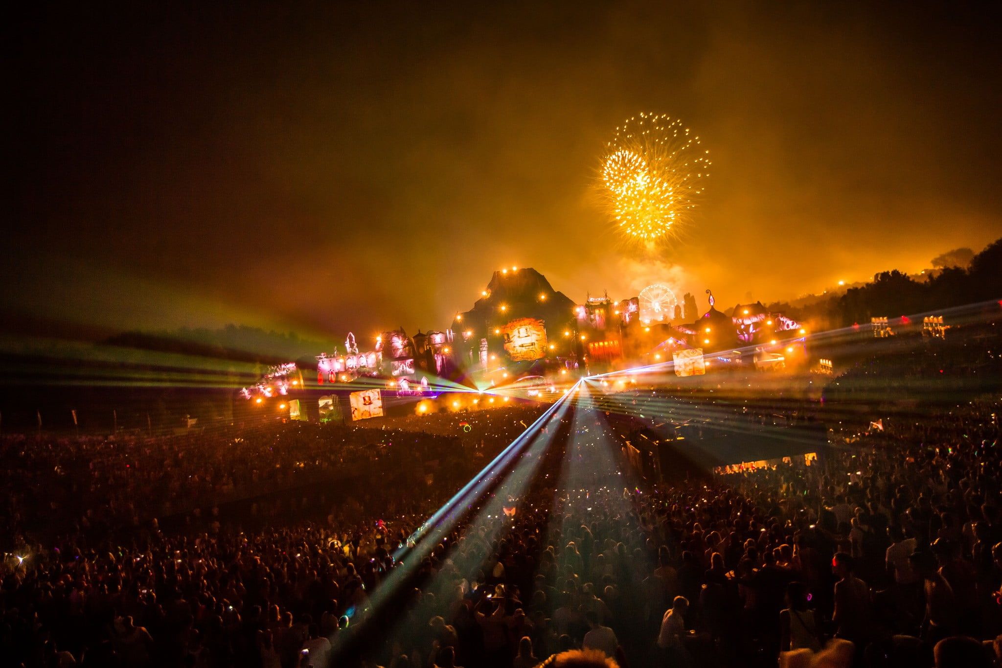 Fuochi d'artificio gialli, festival notturno, 2048x1365 2K, Desktop