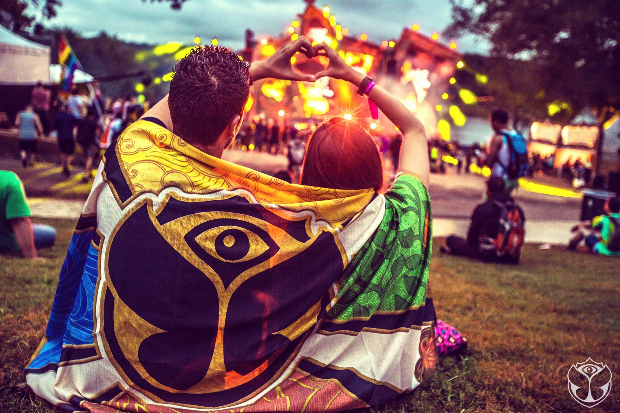 Coppia bandiera Tomorrowland festival, 2048x1365 alta risoluzione, Desktop