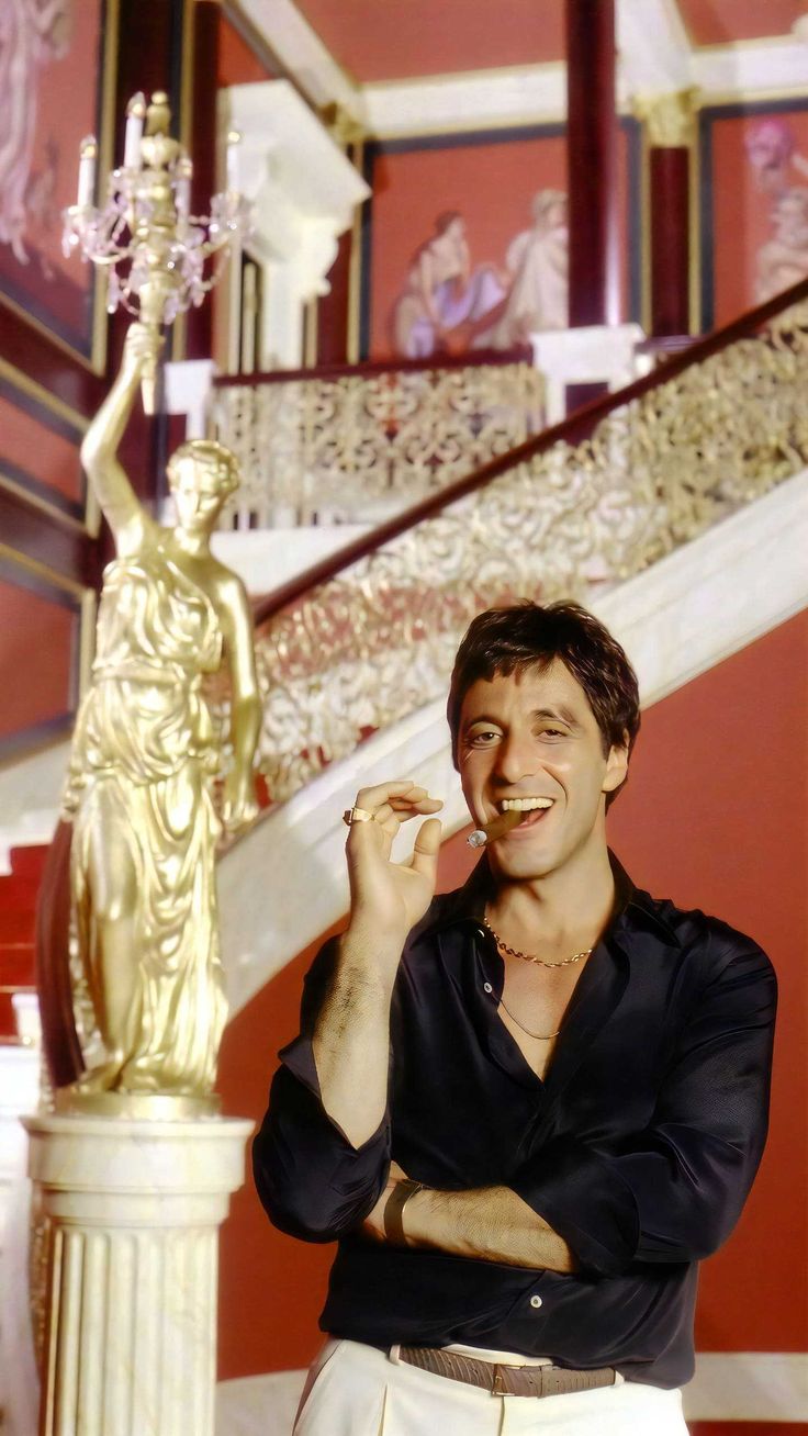 Tony Montana Scarface statua dorata, 736x1308 Verticale, Mobile