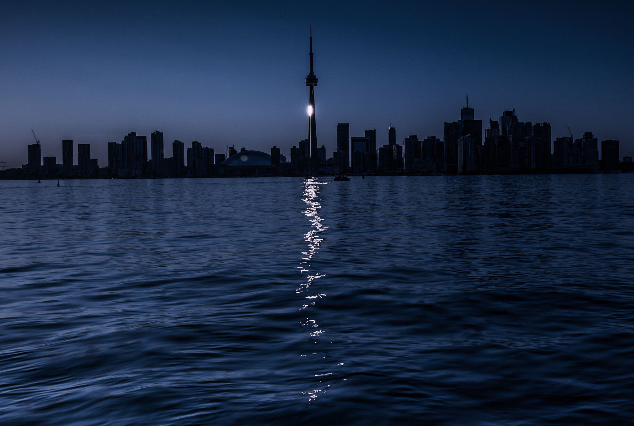 Skyline Toronto notte, CN Tower, 2048x1377 2K, Laptop