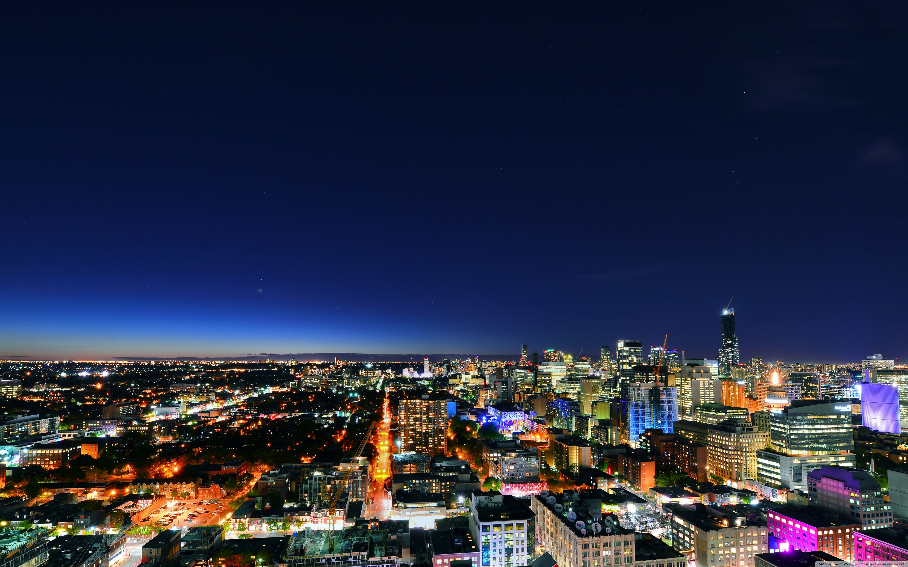 Skyline notturno città illuminata, 3840x2400 Ultra HD, 4K TV