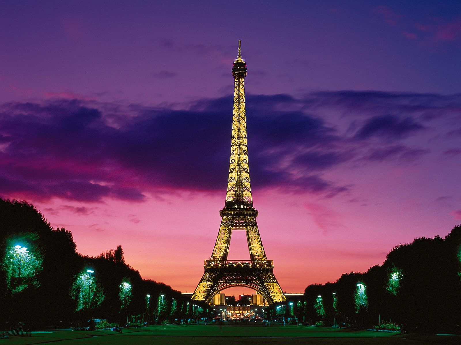 Torre Eiffel illuminata al tramonto, 1600x1200 900p, PC