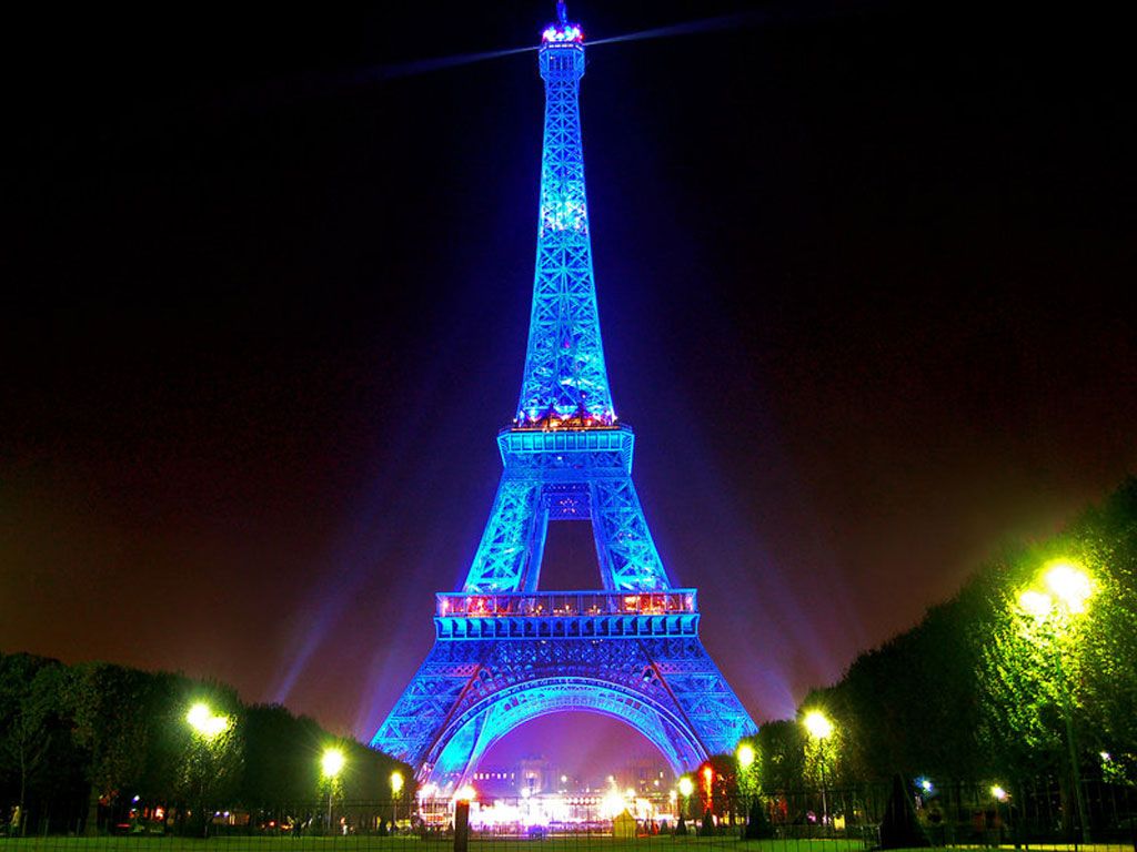 Torre Eiffel illuminata blu notte, 1024x768 HD, Laptop