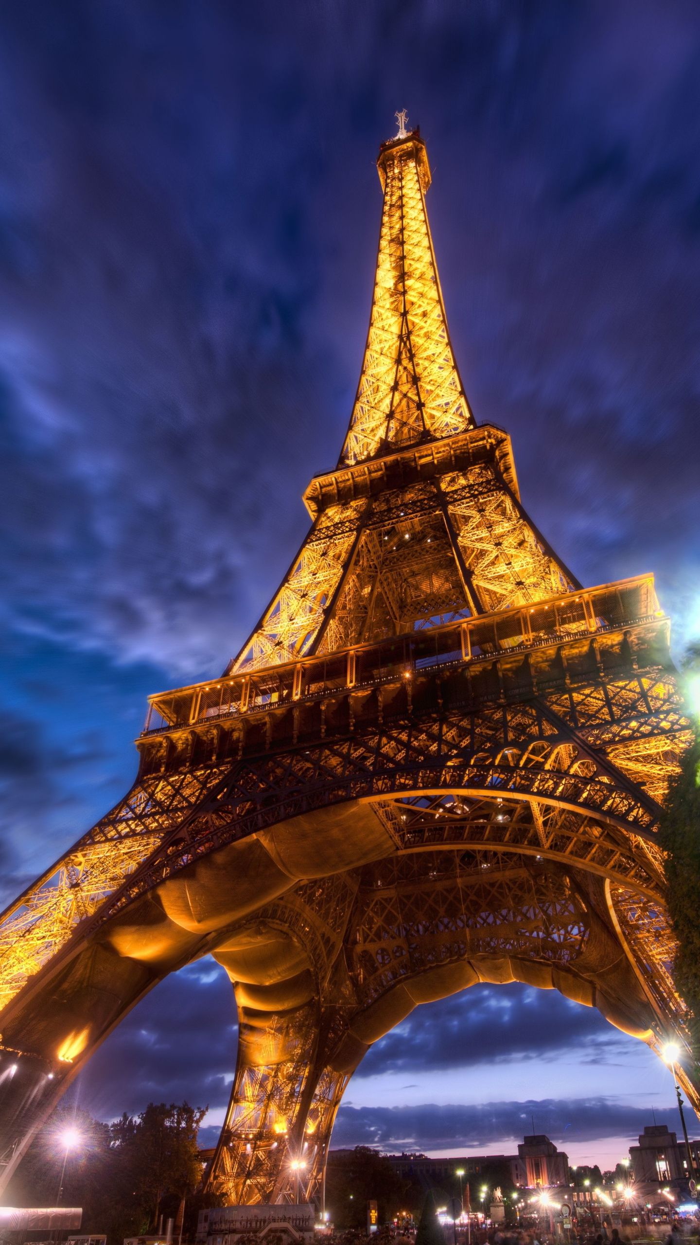 Torre Eiffel illuminata di notte, 1440x2560 Full HD Verticale, iPhone