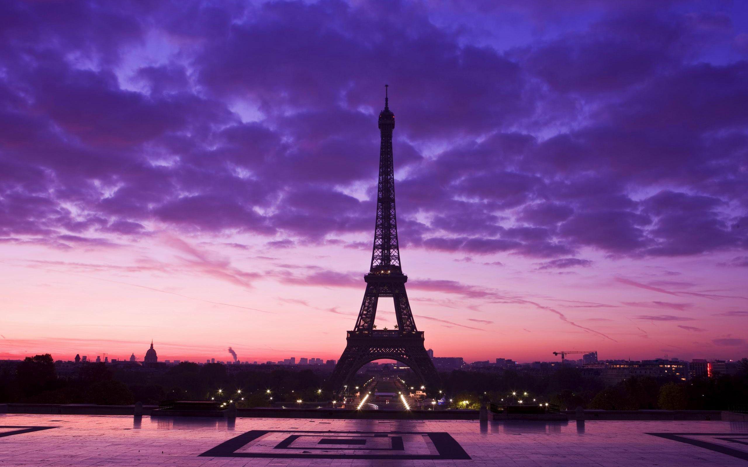 Torre Eiffel al tramonto viola, monumento, 2560x1600 2K, PC
