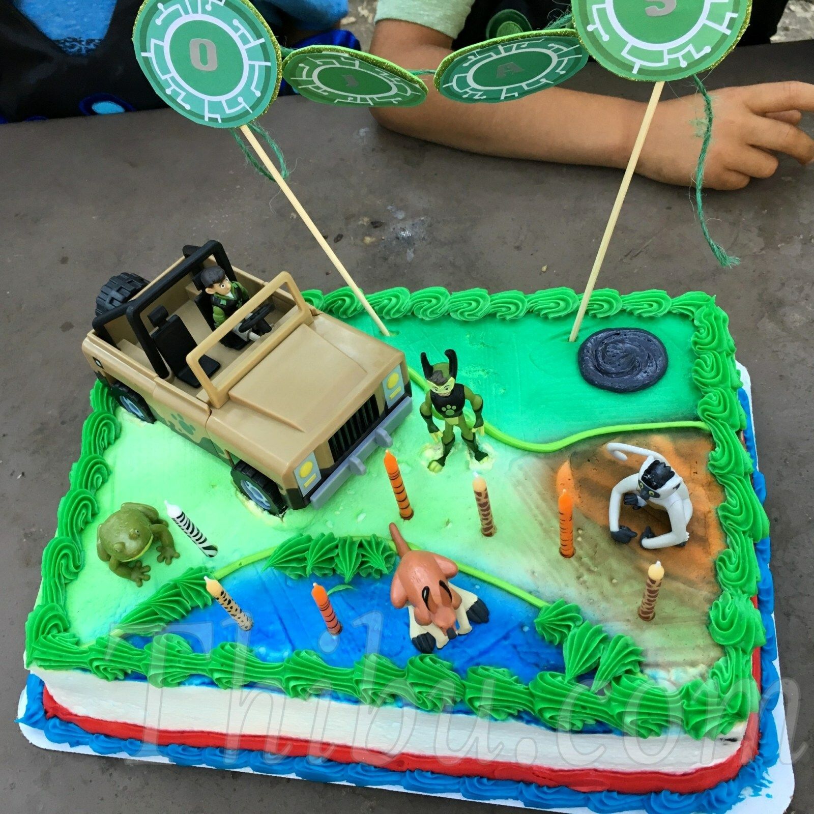 Bambino con torta Wild Kratts, 2848x4288 Full HD Verticale, Smartphone