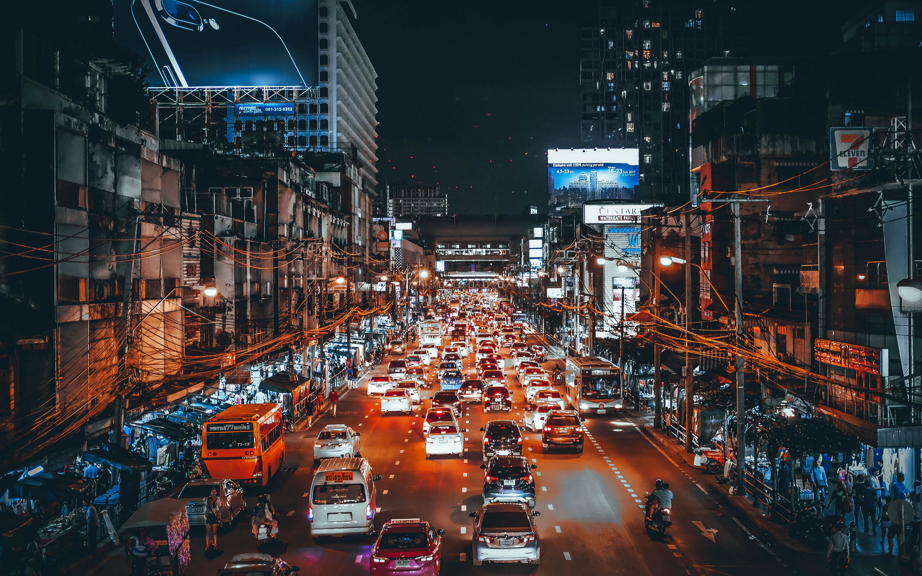 Traffico notturno in città asiatica, 3840x2400 UHD, PC 4K