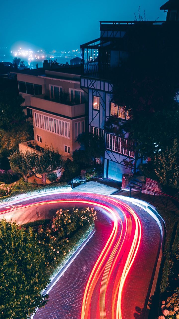 Curva stradale notturna con luci scie, 720x1280 Verticale, Telefono
