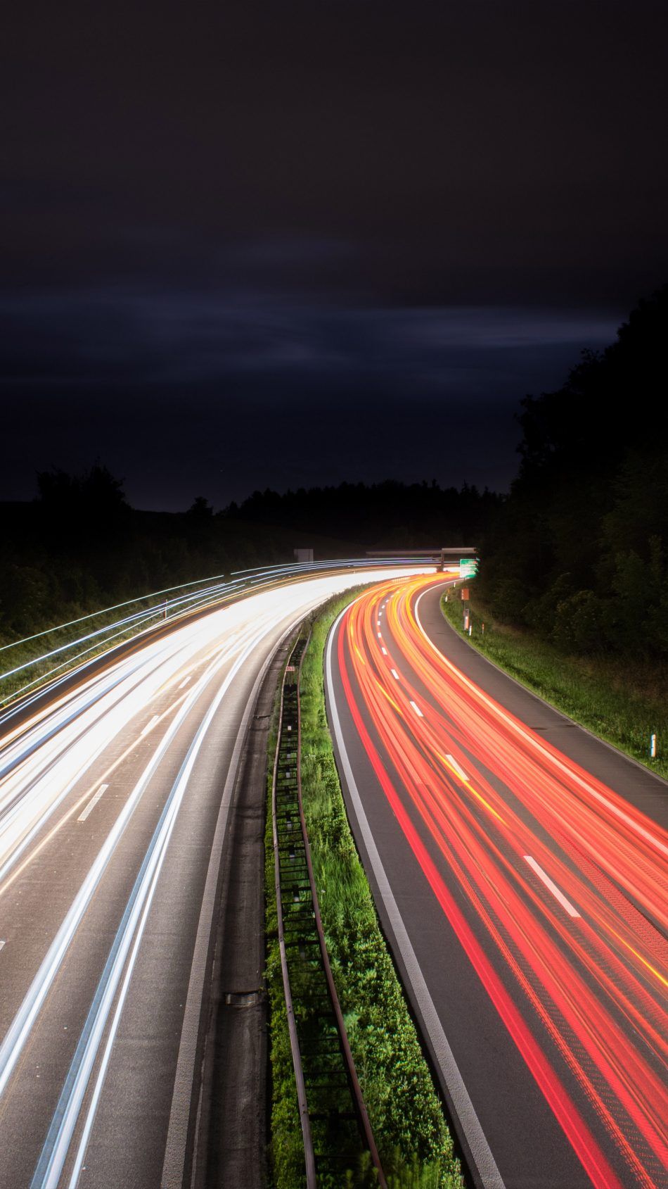 Scie luminose autostrada notturna, 950x1689 Verticale, Mobile