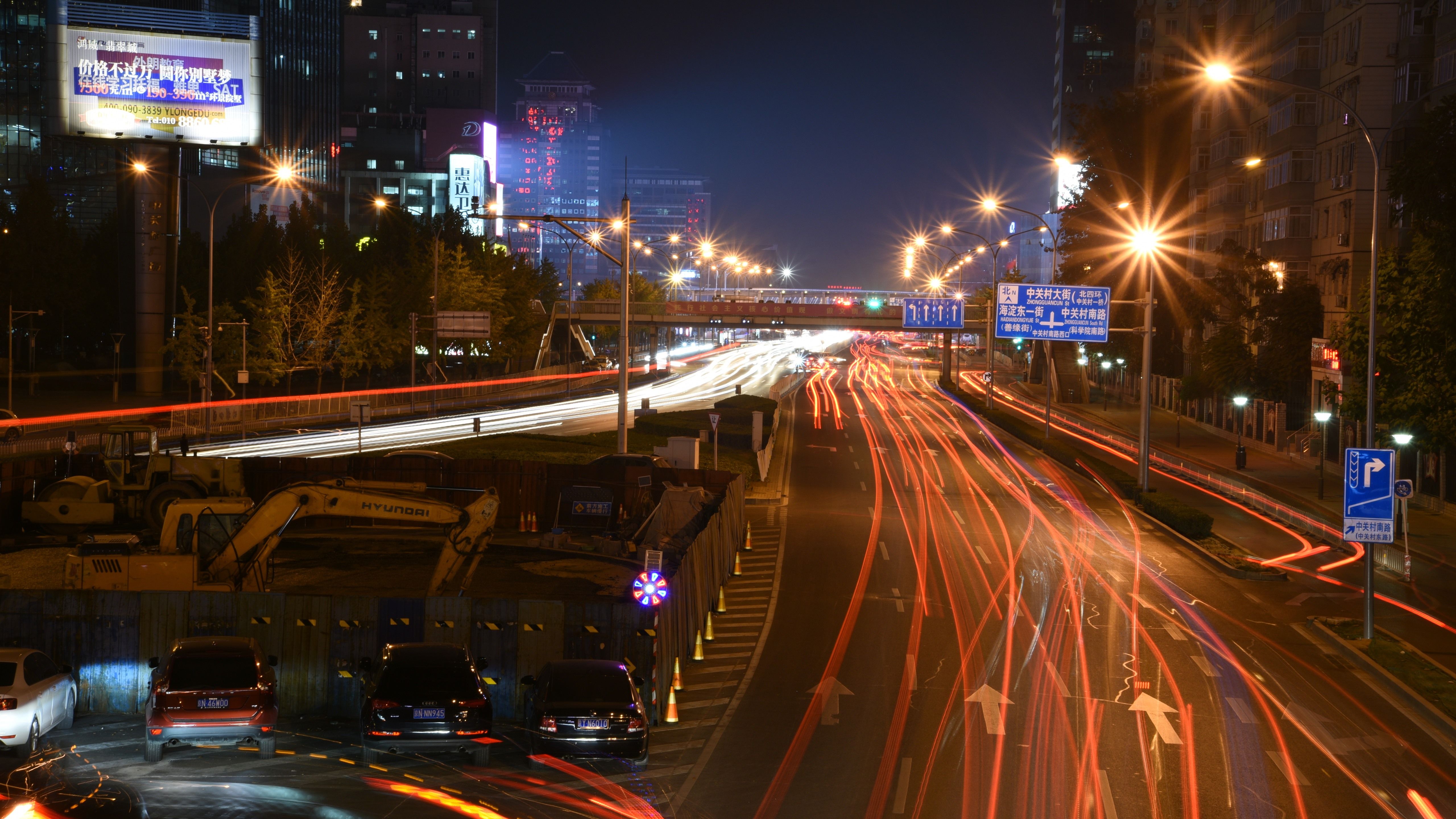 Traffico notturno città illuminata, 5120x2880 4K, Desktop 4K