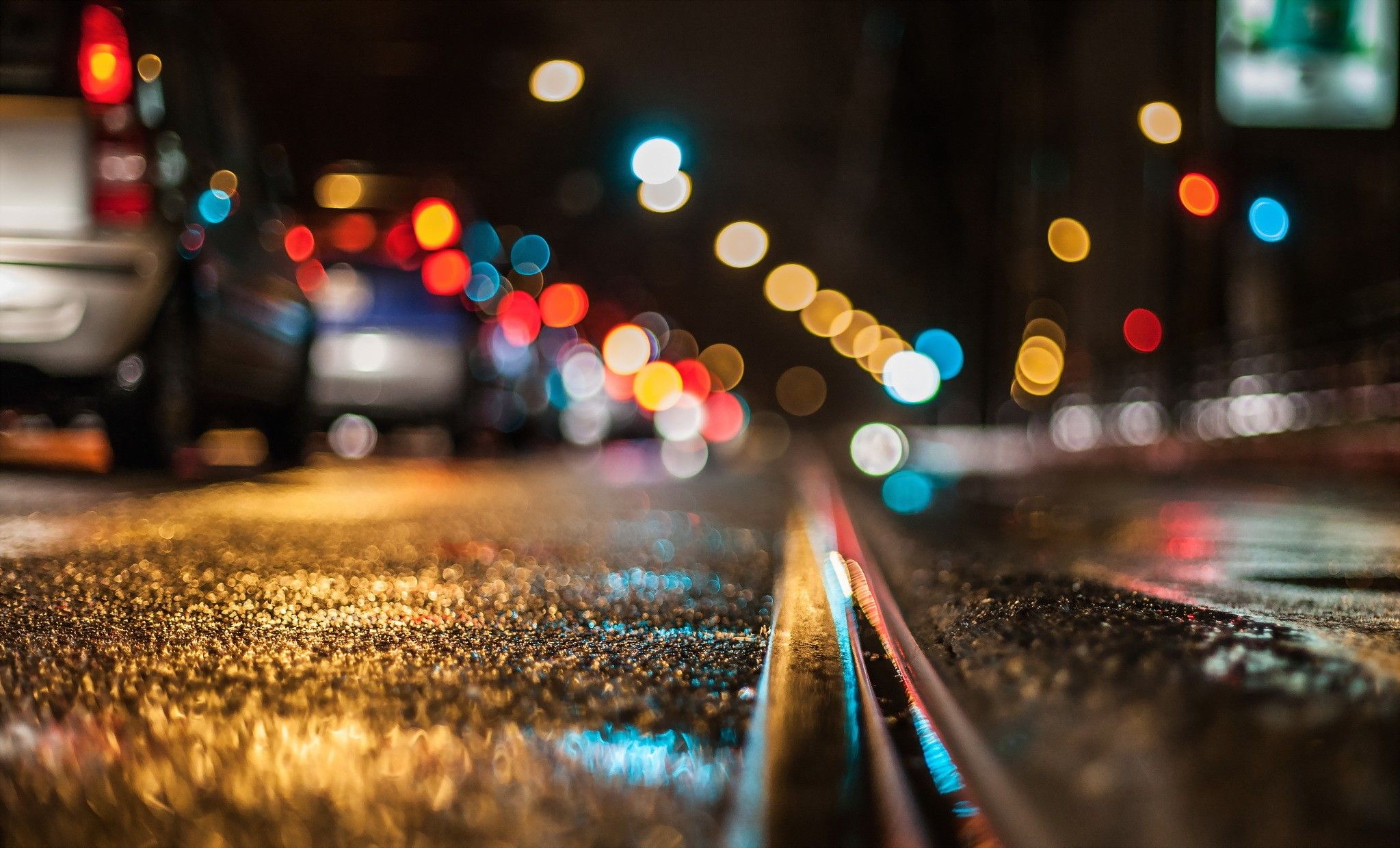 Strada notturna con luci sfocate, 2047x1240 Hi-Res, iMac